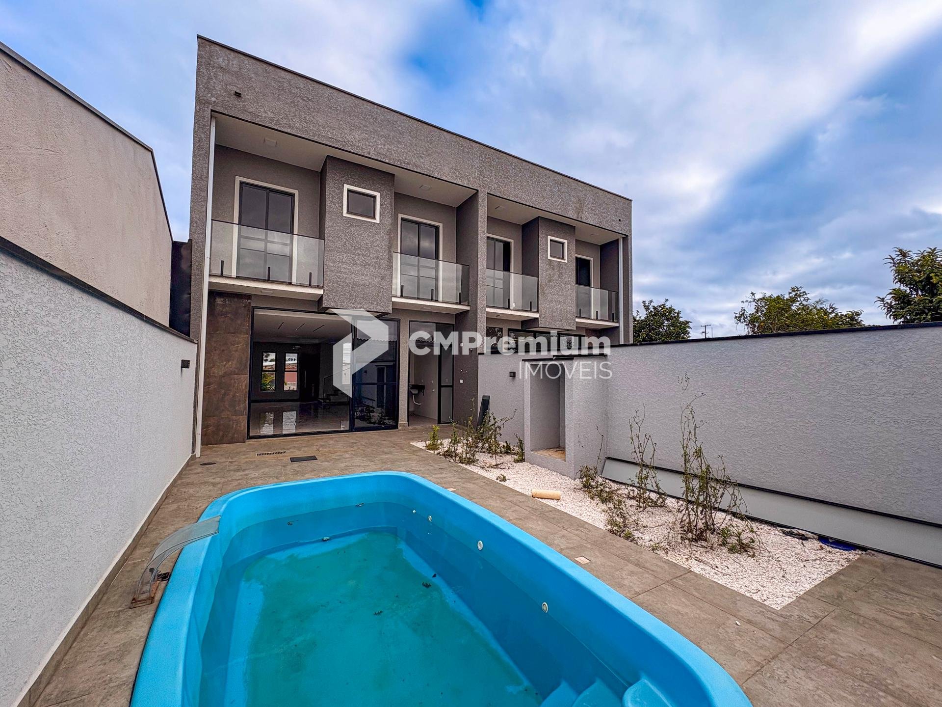 Sobrado Alto Padrão com Piscina e Paisagismo, Bairro Nações  ...