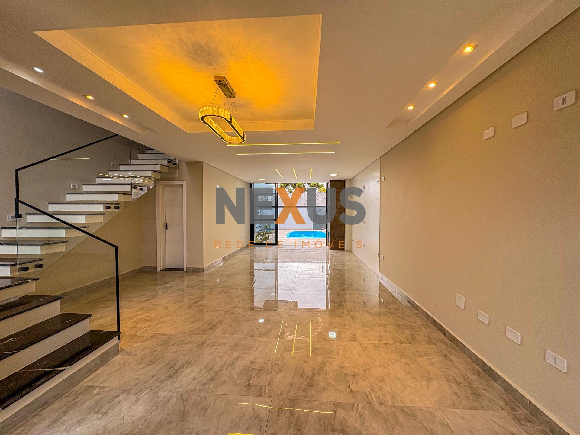 Sobrado Alto Padrão com Piscina e Paisagismo, Bairro Nações  ...