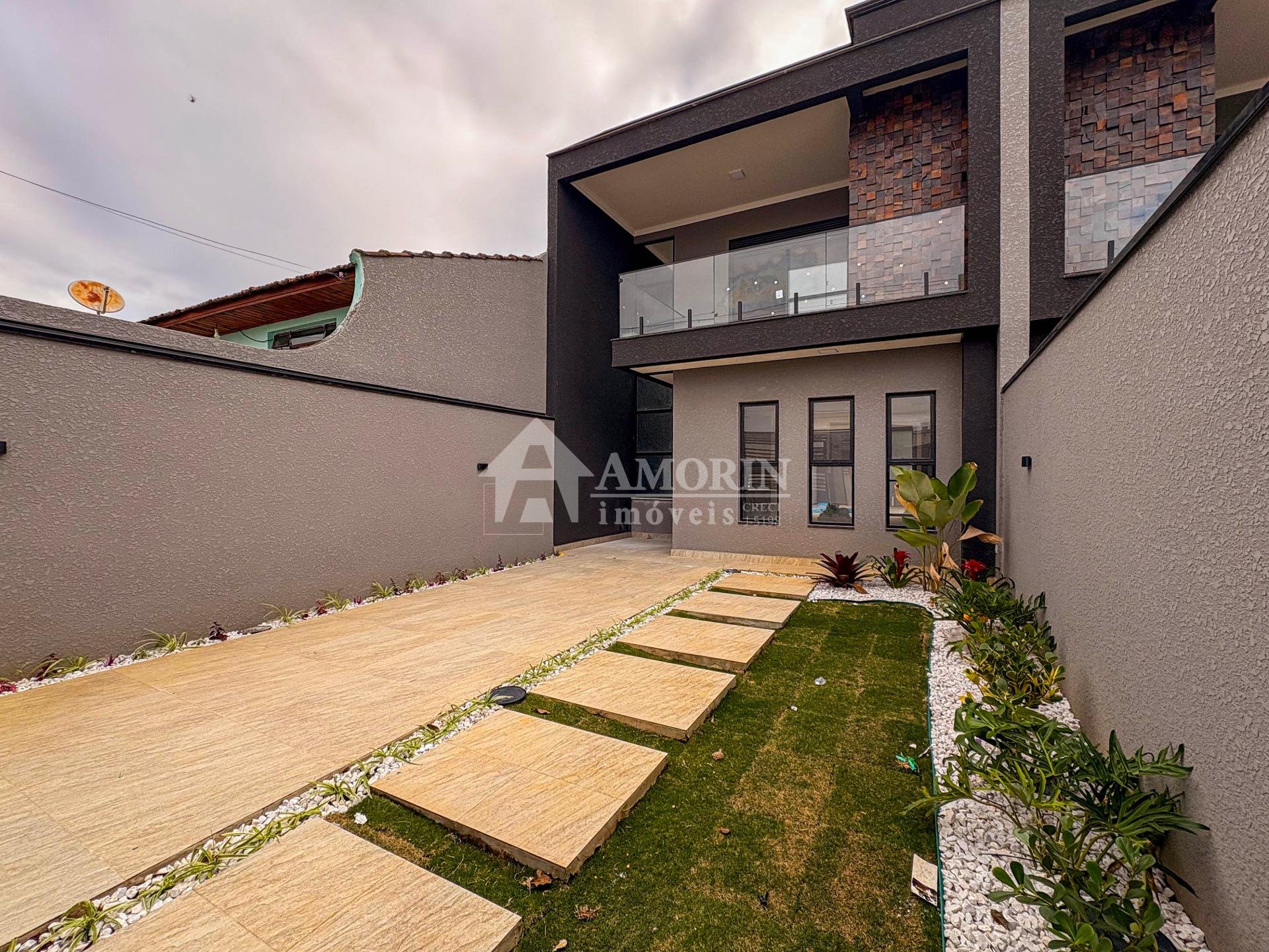 Sobrado Alto Padrão com Piscina à Venda, Bairro Nações, Fazend...