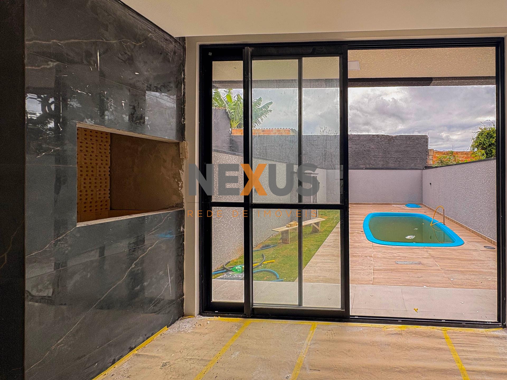Sobrado Alto Padrão com Piscina à Venda, Bairro Nações, Fazend...