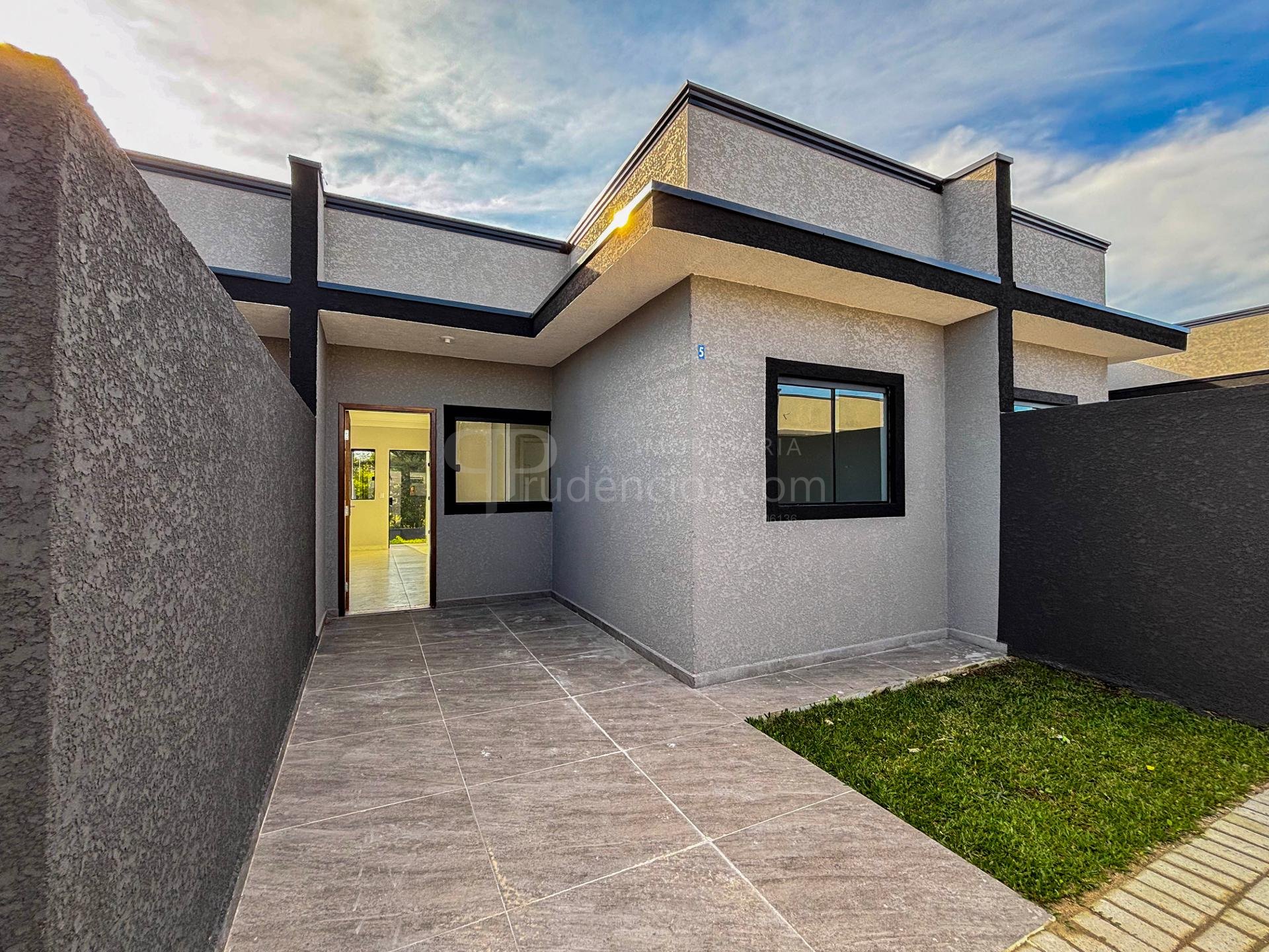 Casa à Venda com Terreno Amplo nos Fundos  Campo de Santana, ...