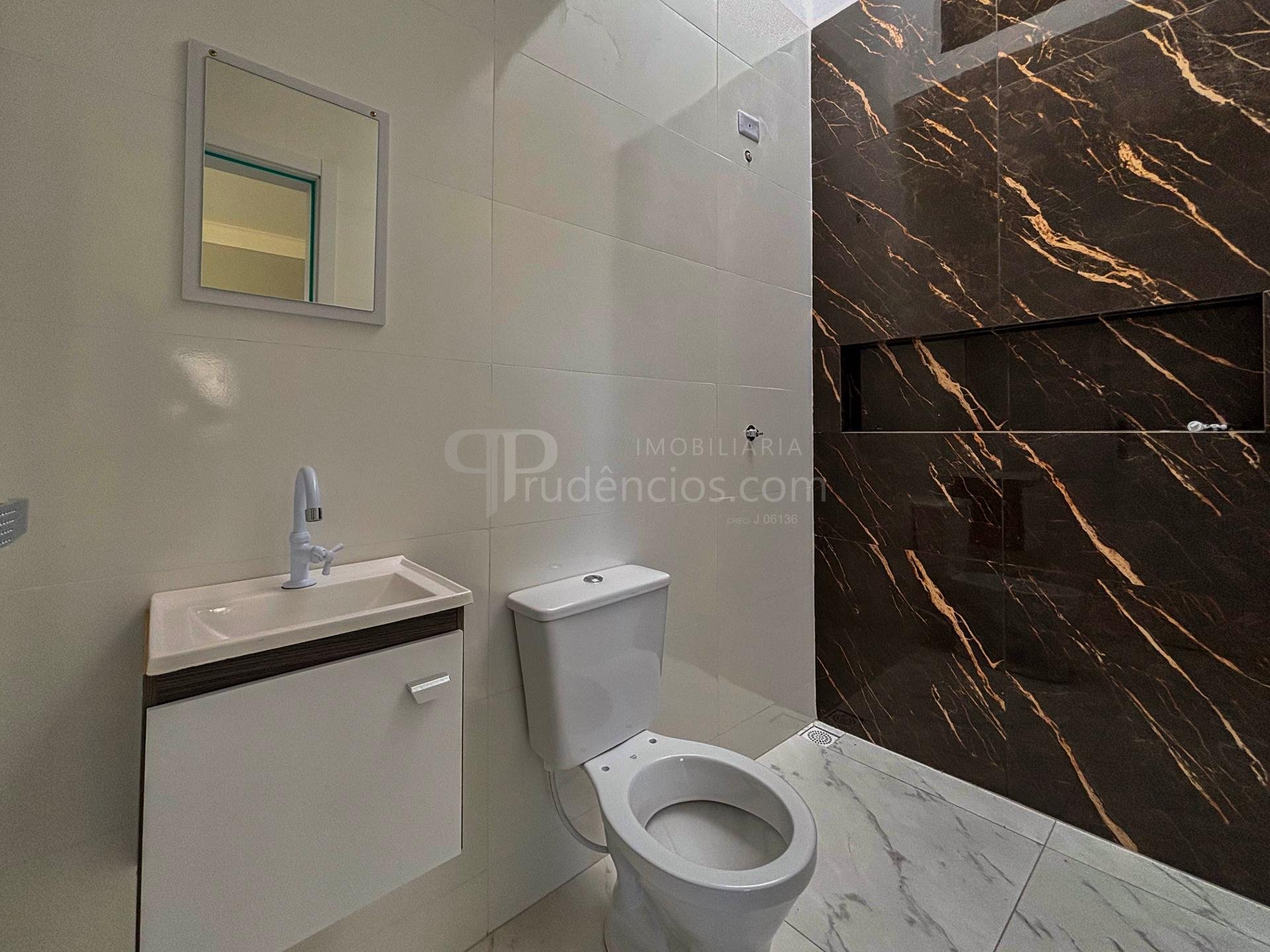 Casa à Venda com Terreno Amplo nos Fundos  Campo de Santana, ...