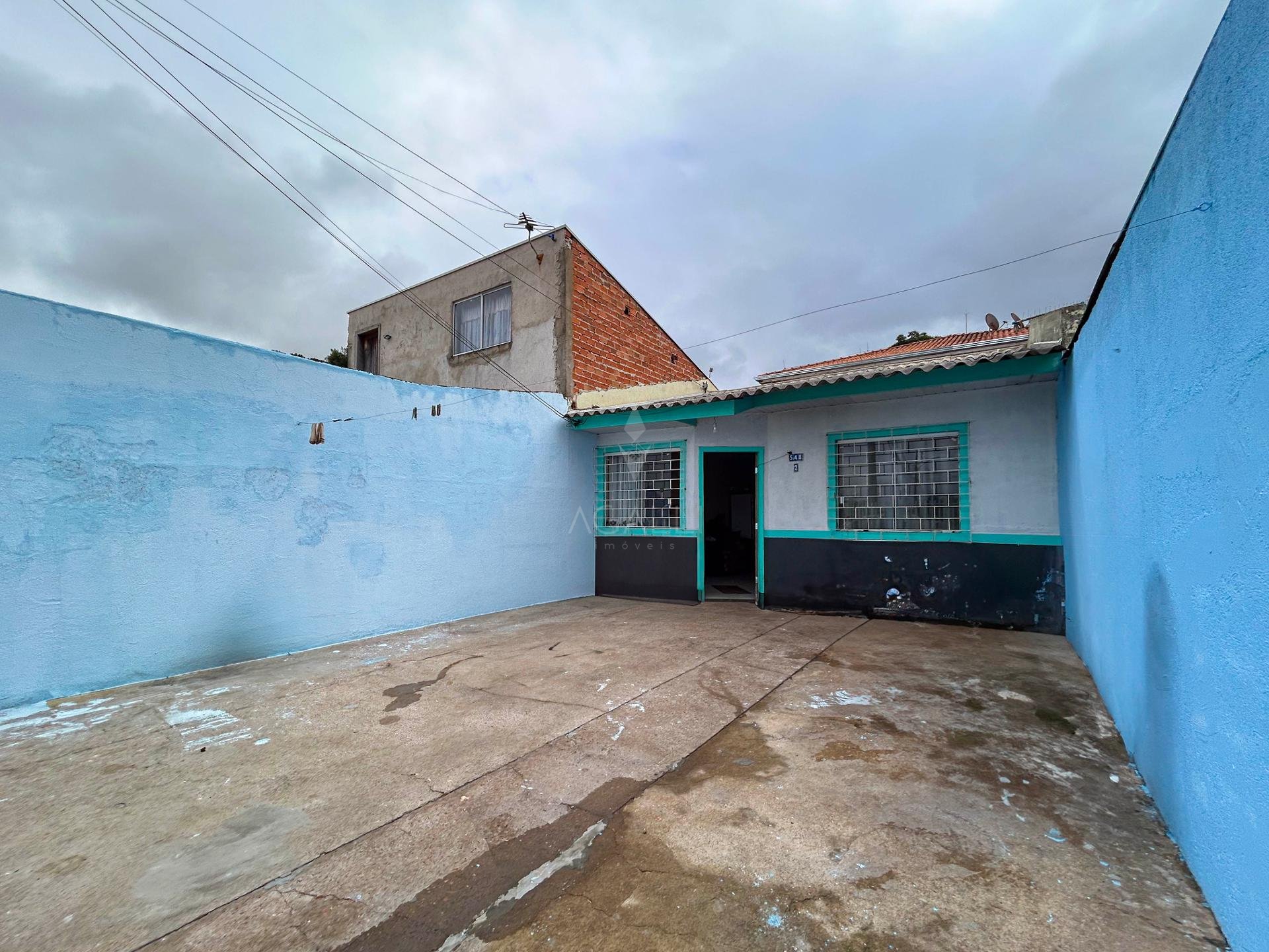 Casa com 2 Quartos, Terreno nos Fundos  Negociação Facilitada...