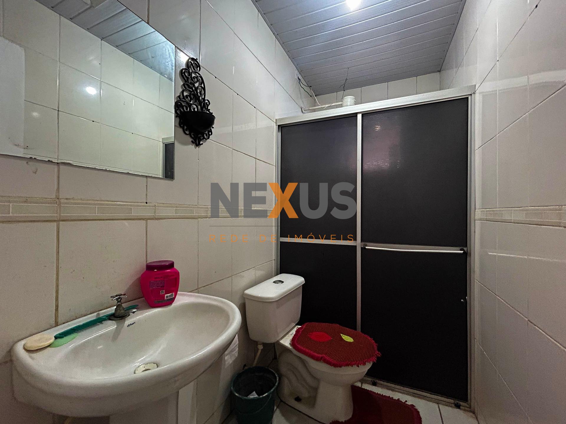 Casa com 2 Quartos, Terreno nos Fundos  Negociação Facilitada...