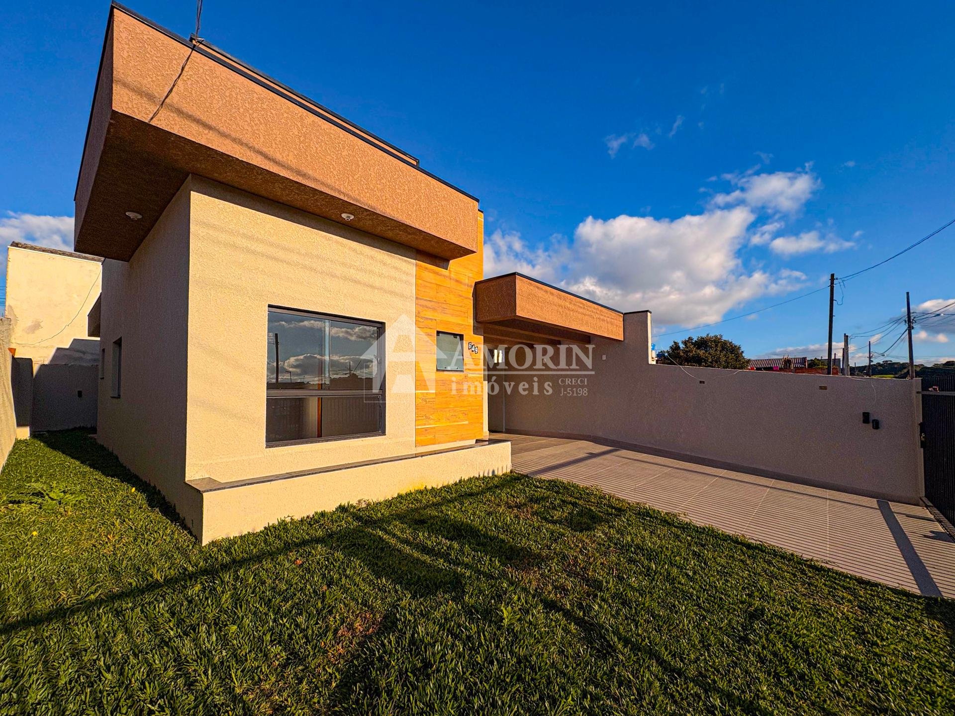 Casa Individual com 3 Quartos e Suíte  Bairro Veneza, Fazenda...