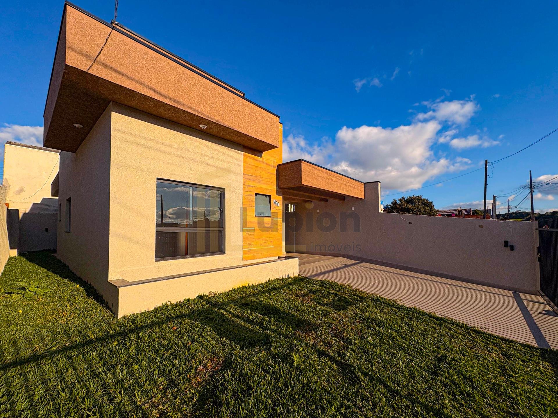 Casa Individual com 3 Quartos e Suíte  Bairro Veneza, Fazenda...
