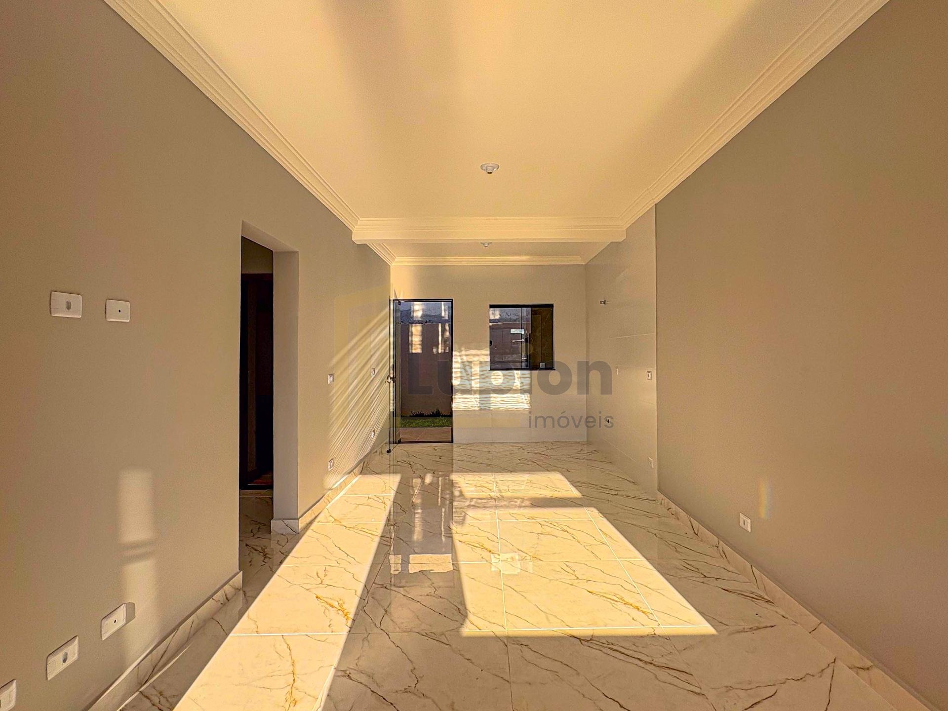 Casa Individual com 3 Quartos e Suíte  Bairro Veneza, Fazenda...