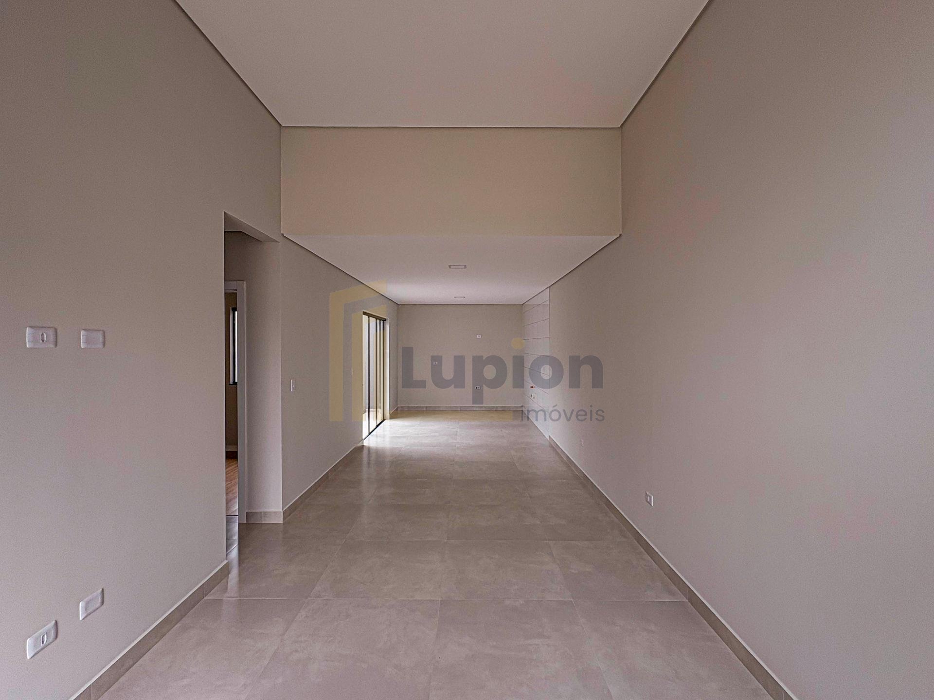 Casa com 3 Quartos e Suíte em Condomínio com Bosque e Salão de...