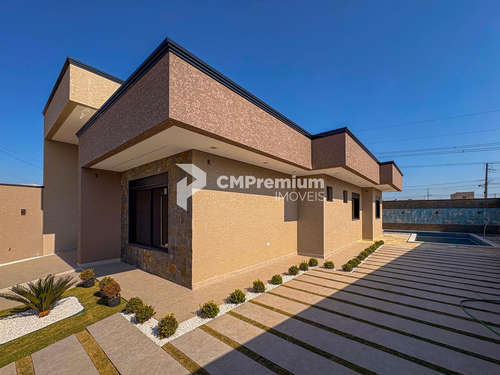 Casa de Esquina com Piscina, 3 Quartos e 2 Suítes em Fazenda r...