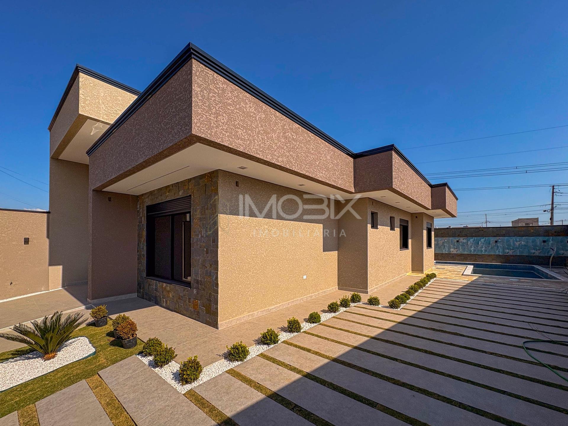 Casa de Esquina com Piscina, 3 Quartos e 2 Suítes em Fazenda r...