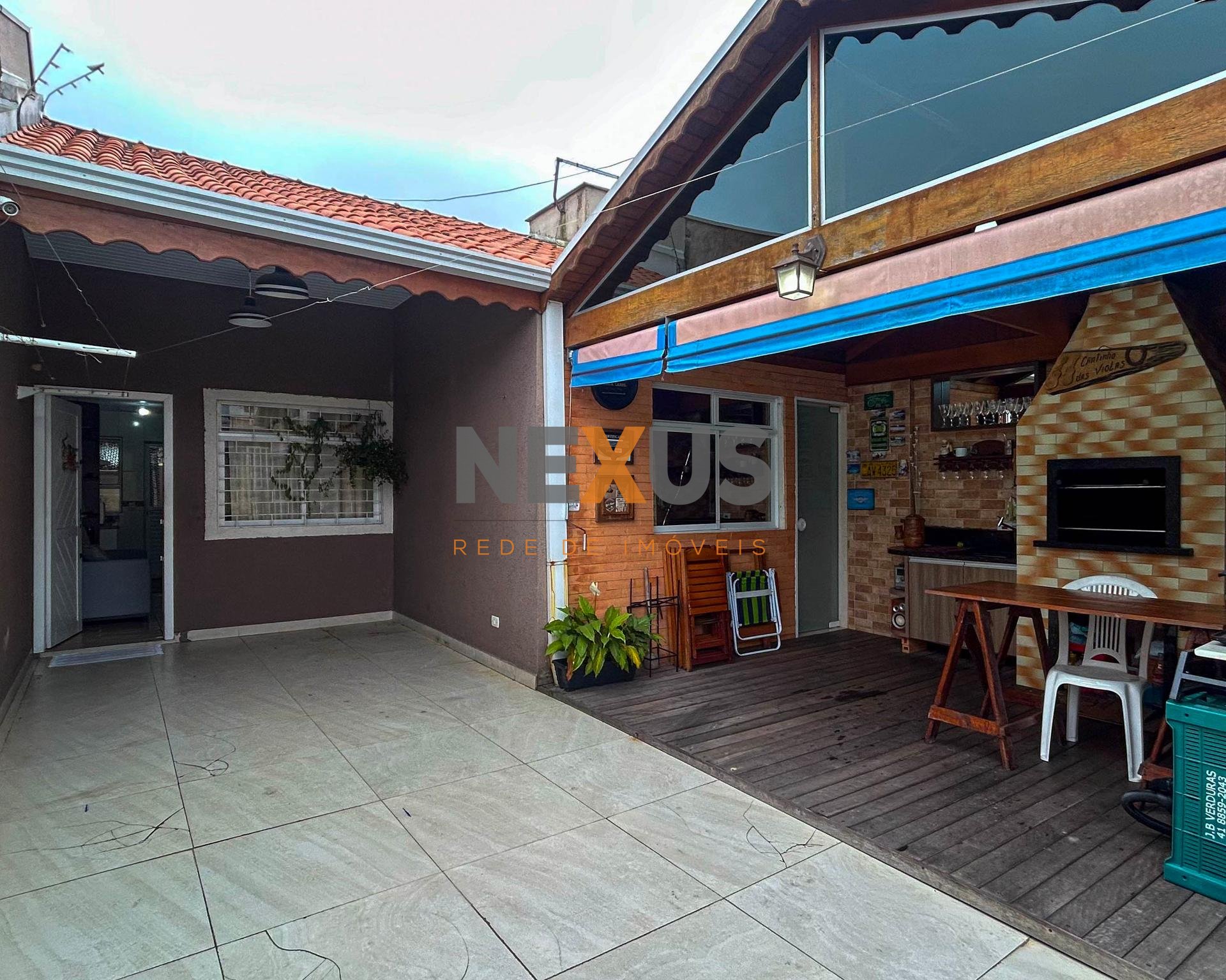 Casa com Espaço Gourmet e 3 Quartos no Gralha Azul  FRG