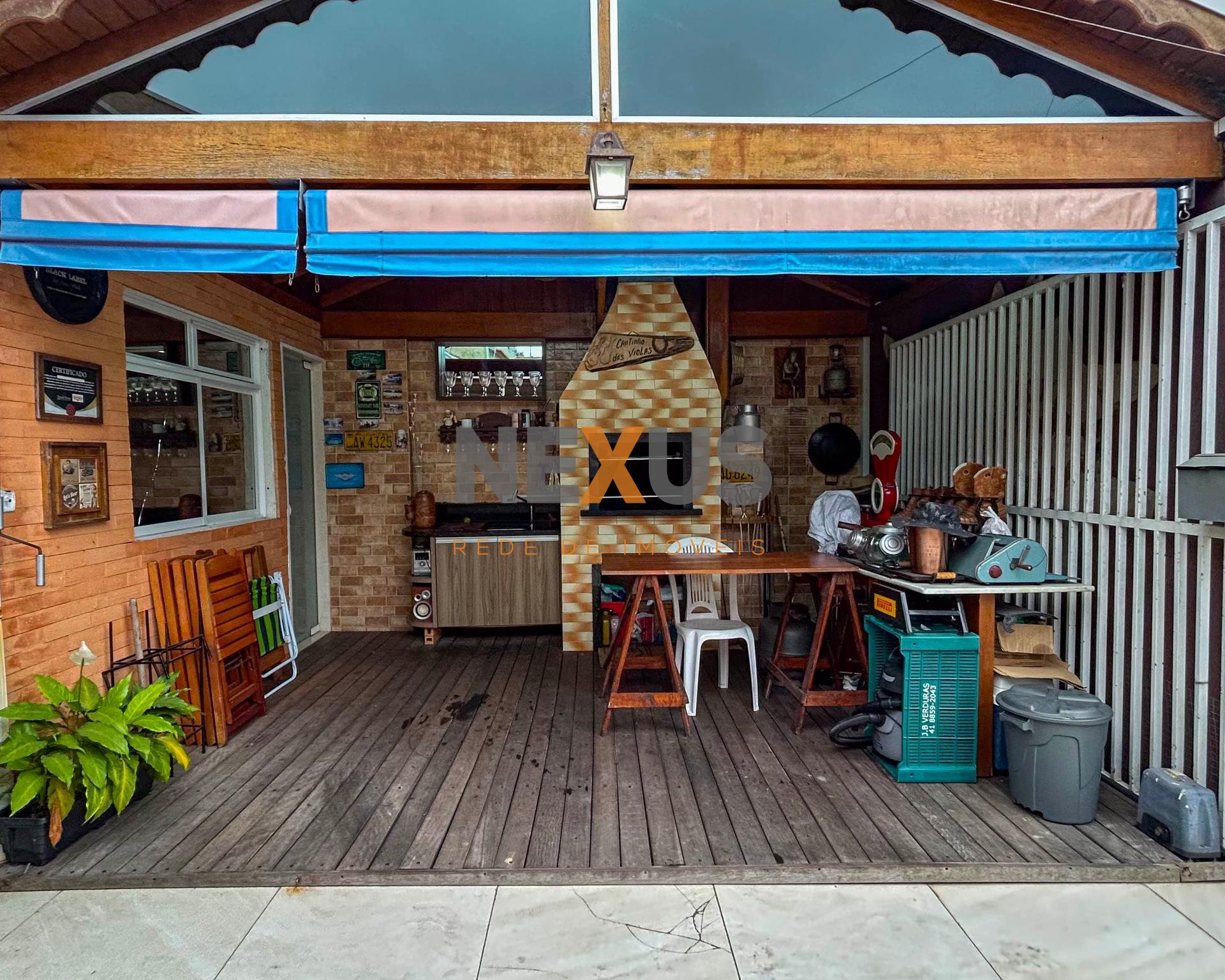 Casa com Espaço Gourmet e 3 Quartos no Gralha Azul  FRG