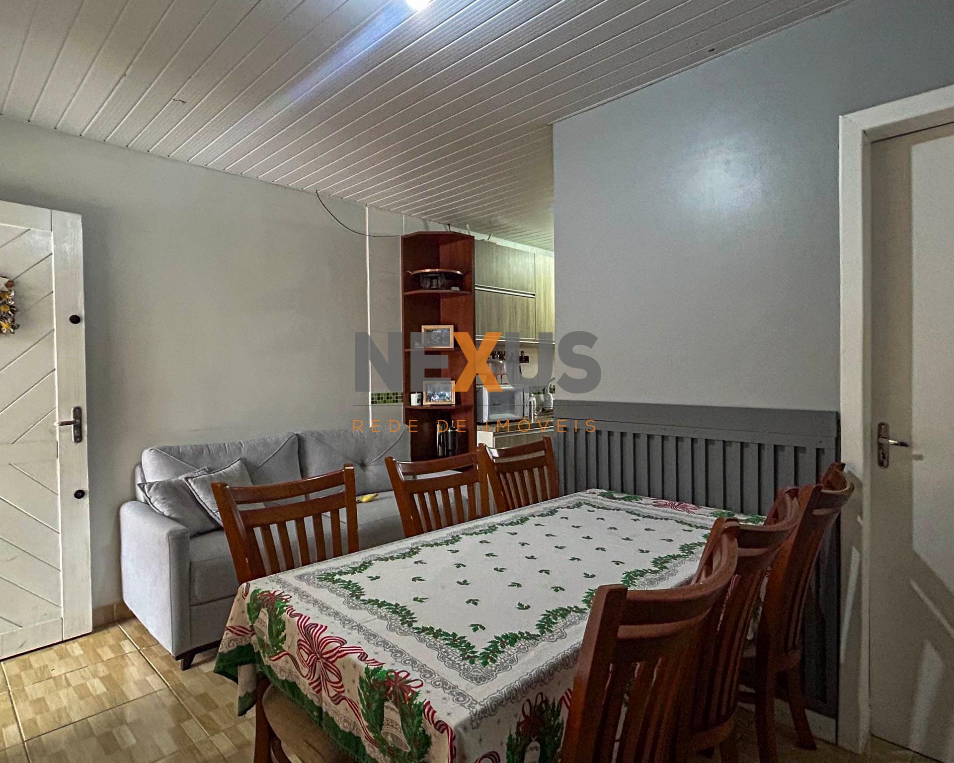 Casa com Espaço Gourmet e 3 Quartos no Gralha Azul  FRG