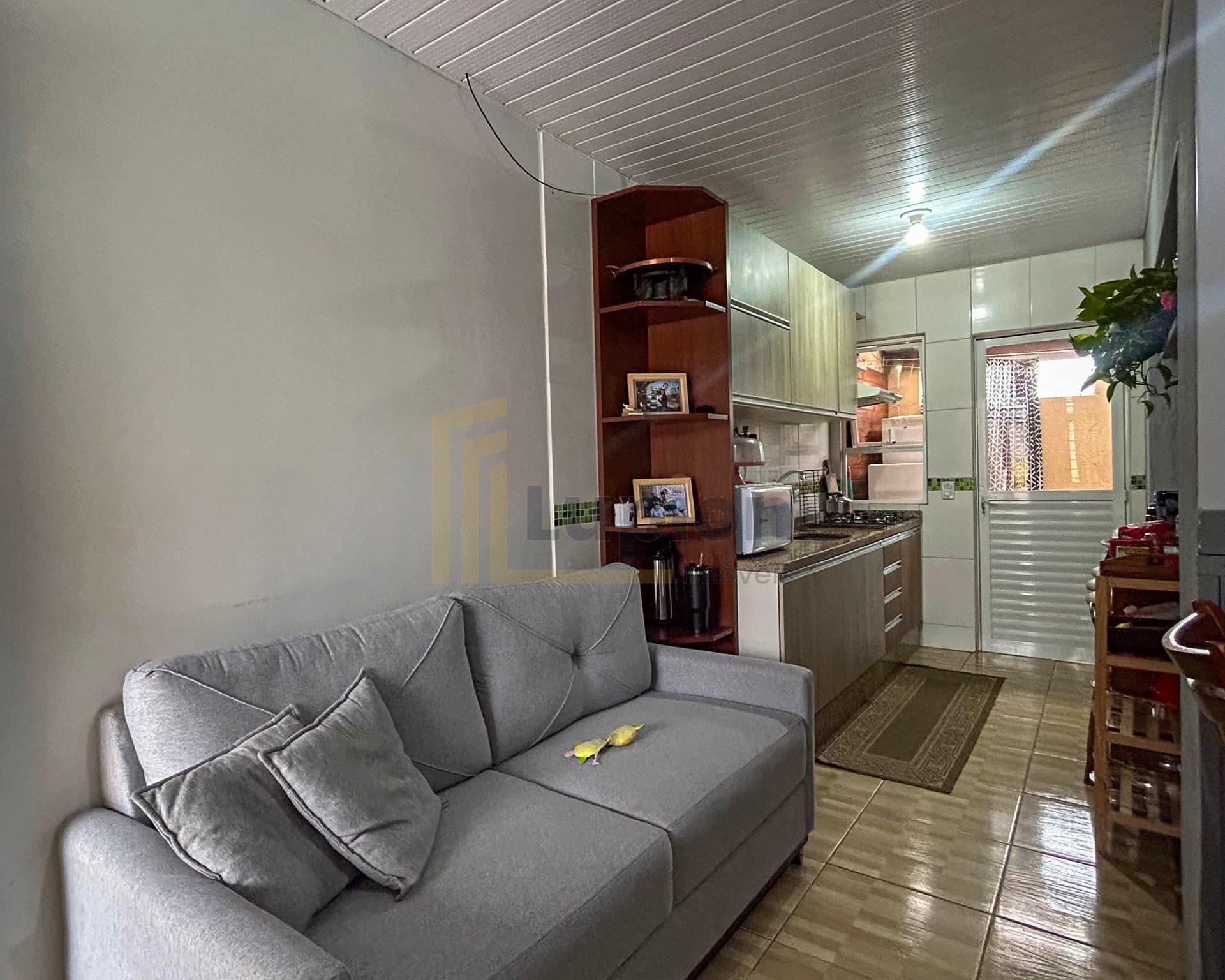 Casa com Espaço Gourmet e 3 Quartos no Gralha Azul  FRG