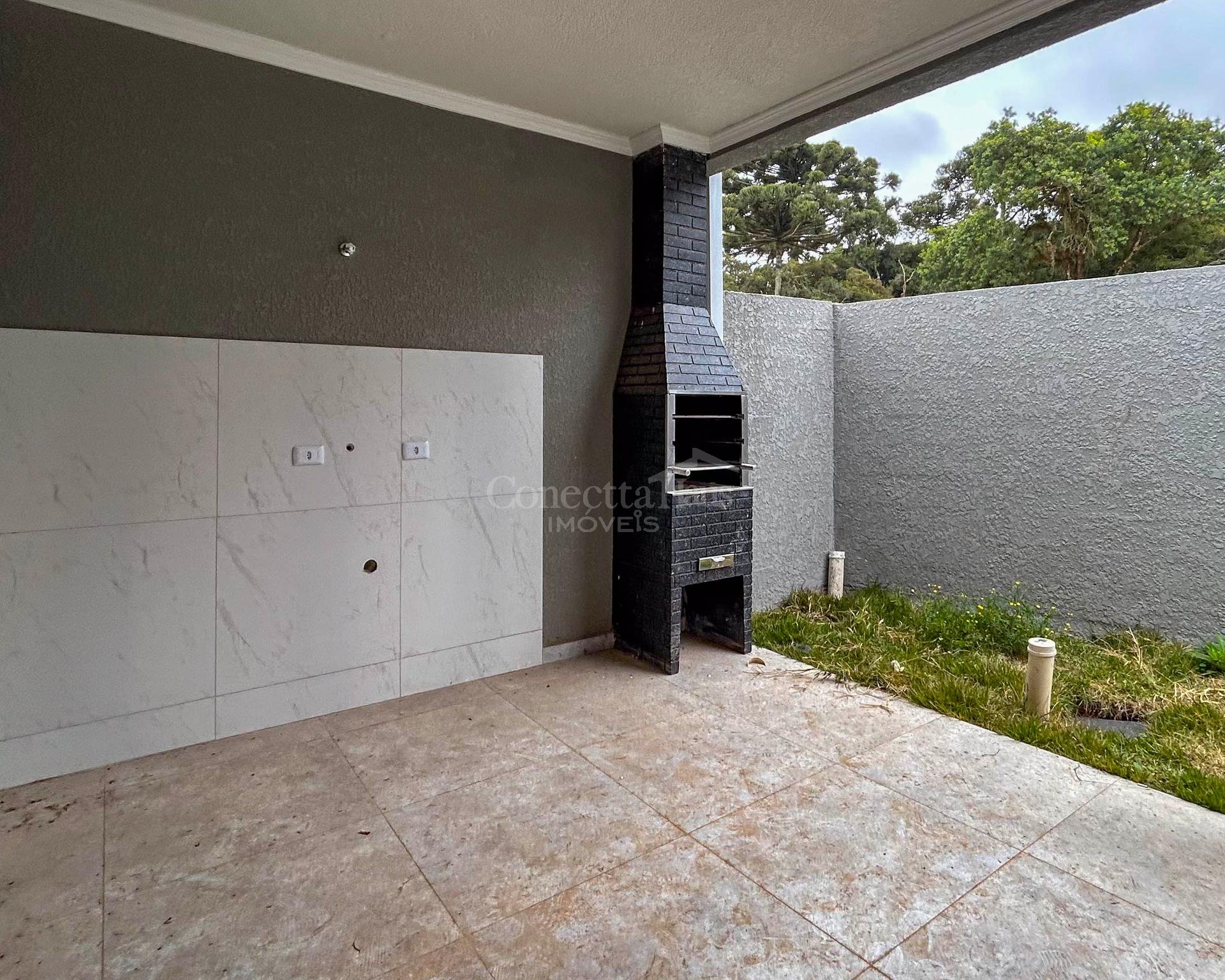 Casa com 2 Quartos e Área Gourmet  de Frente pra Rua   FRG