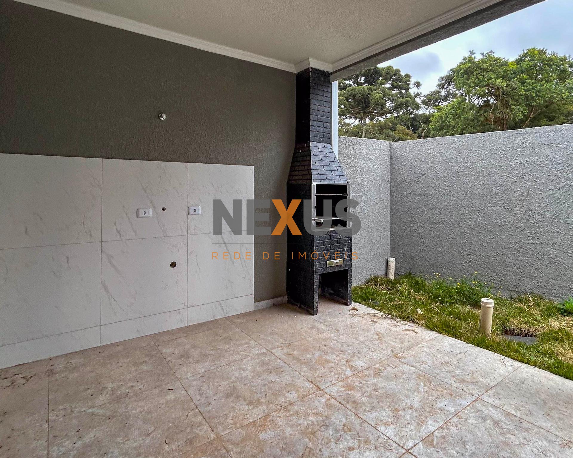 Casa com 2 Quartos e Área Gourmet  de Frente pra Rua   FRG