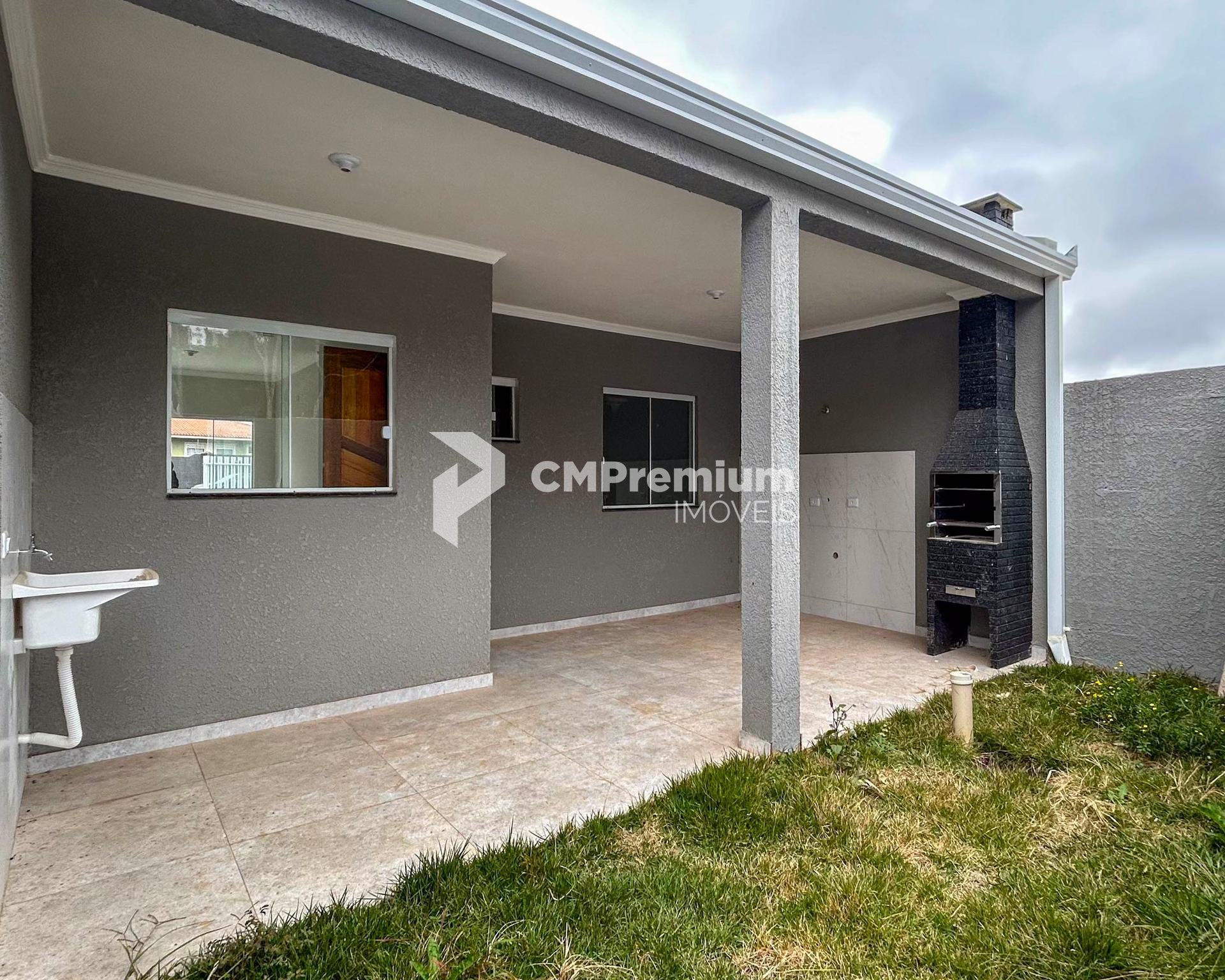Casa com 2 Quartos e Área Gourmet  de Frente pra Rua   FRG