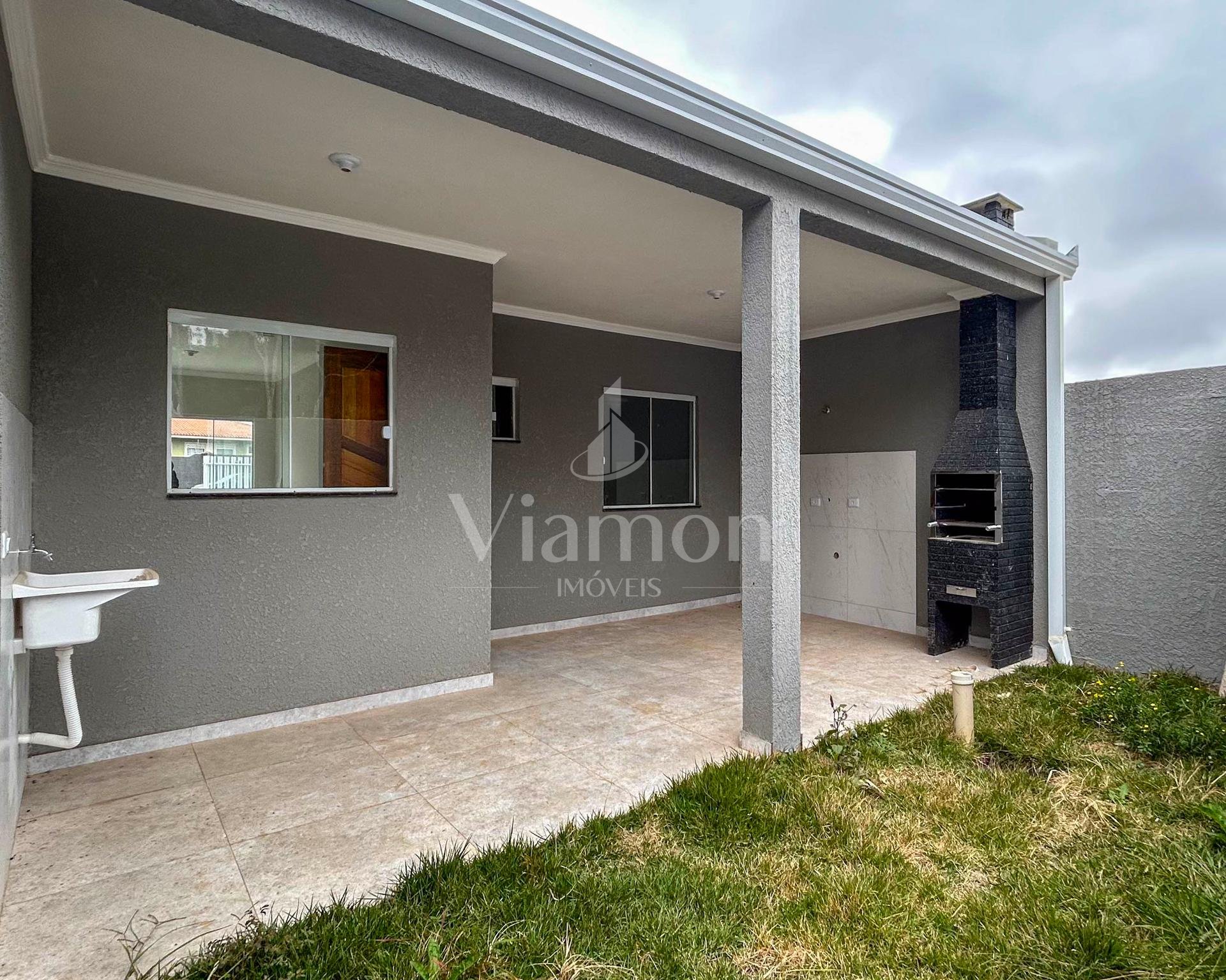 Casa com 2 Quartos e Área Gourmet  de Frente pra Rua   FRG