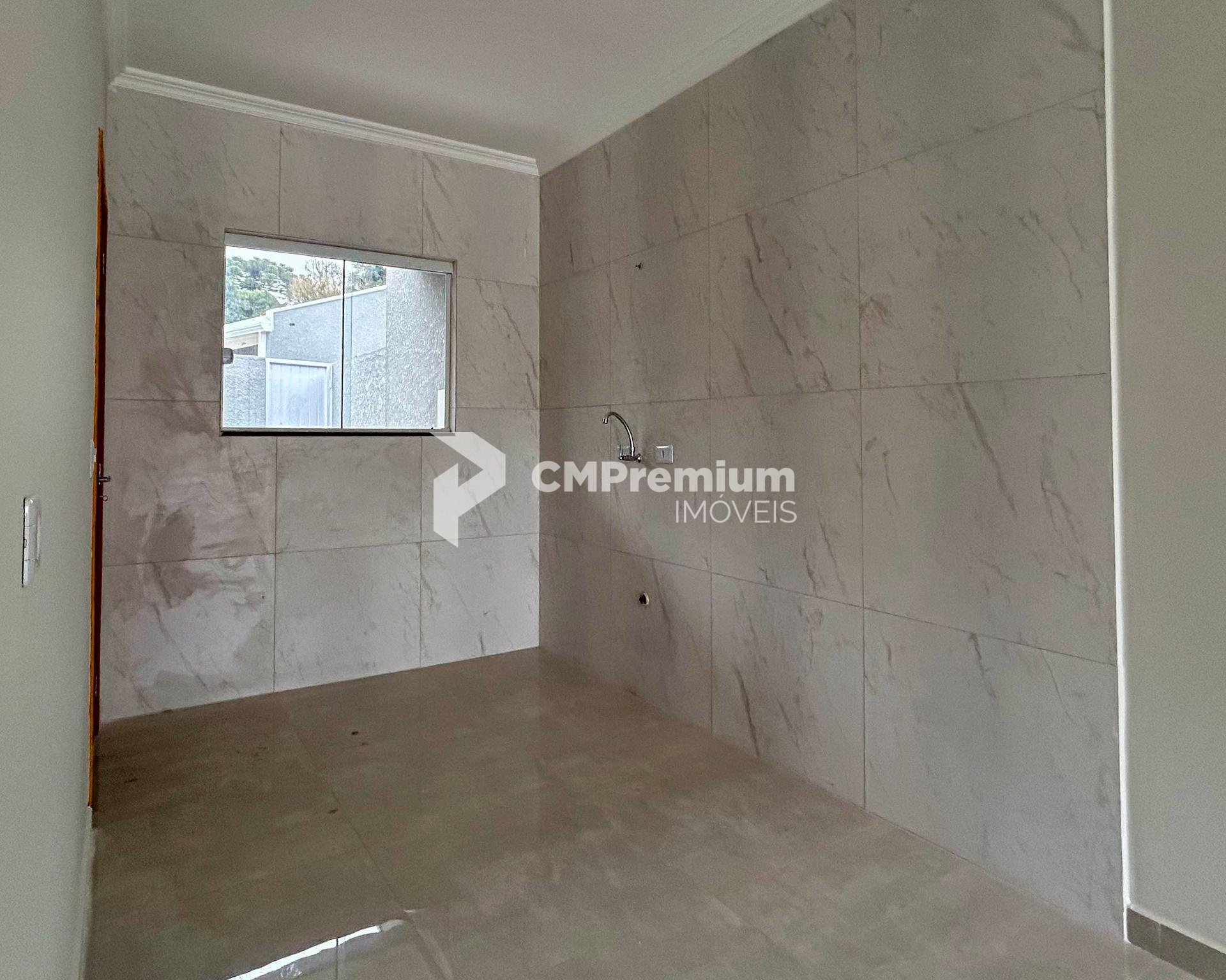 Casa com 2 Quartos e Área Gourmet  de Frente pra Rua   FRG