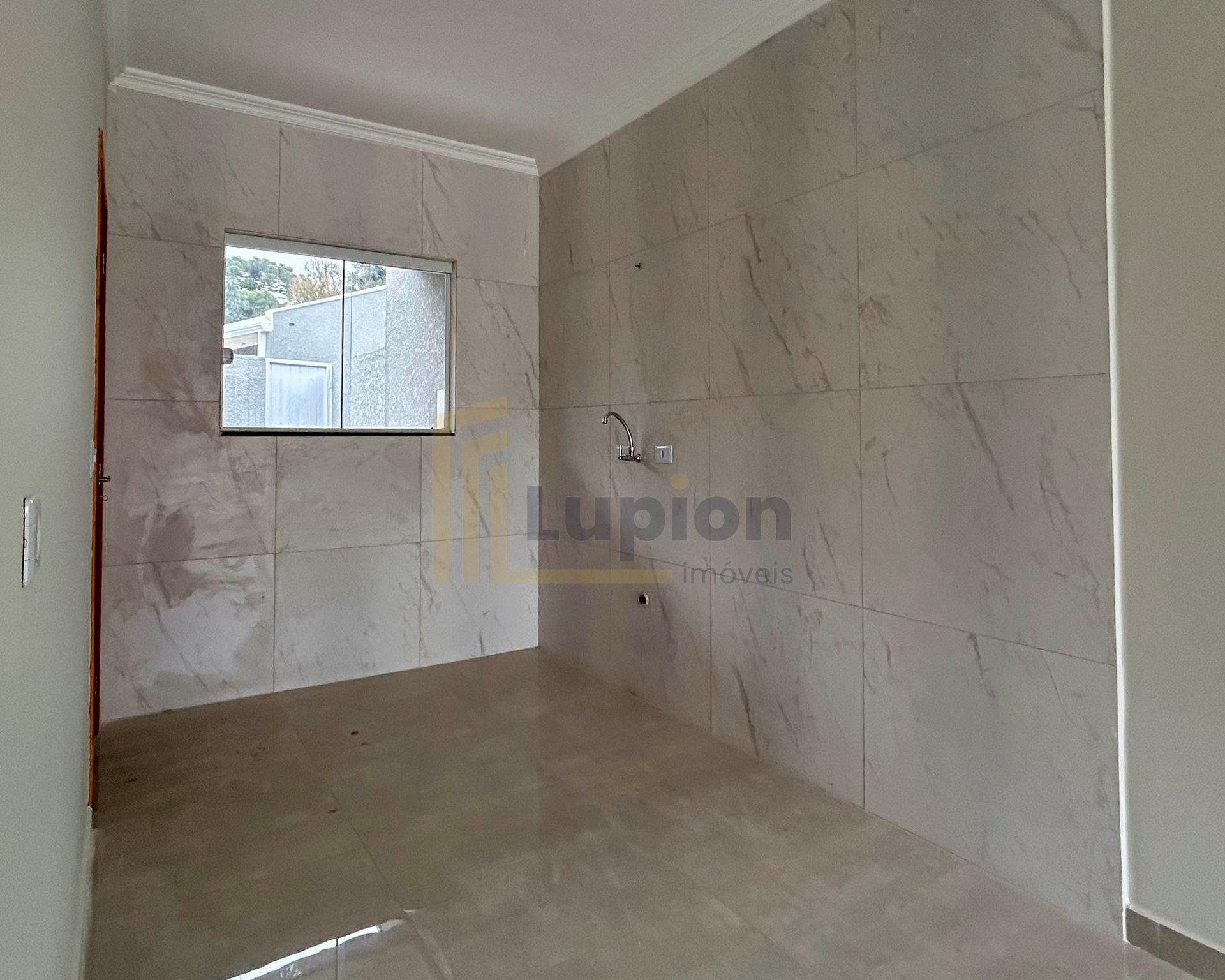 Casa com 2 Quartos e Área Gourmet  de Frente pra Rua   FRG