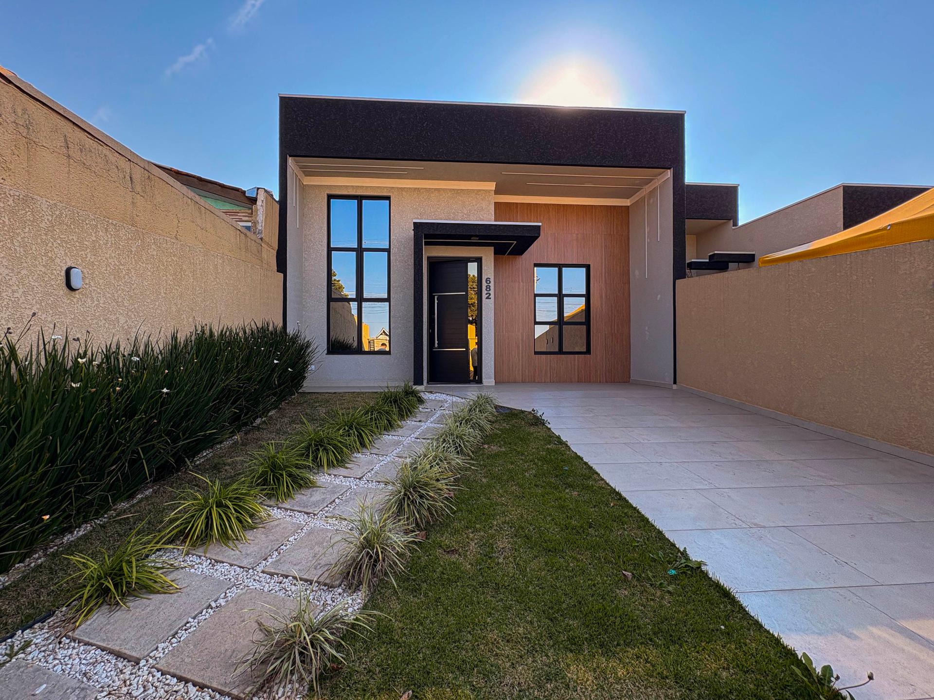 Casa com 3 Quartos, Suíte e Edícula com Churrasqueira  Eucali...