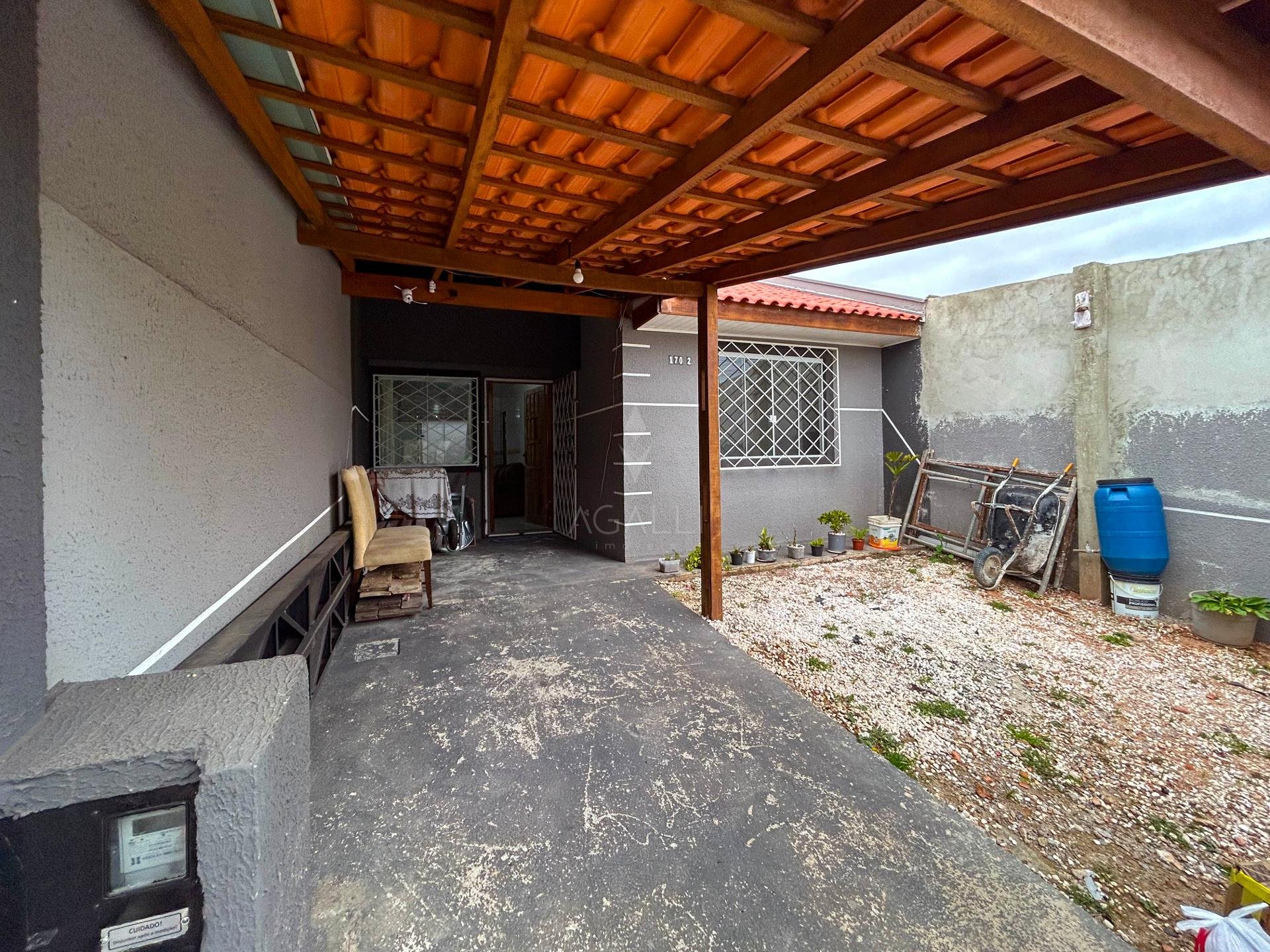 Casa reformada 2 quartos com churrasqueira no Gralha Azul - Fa...