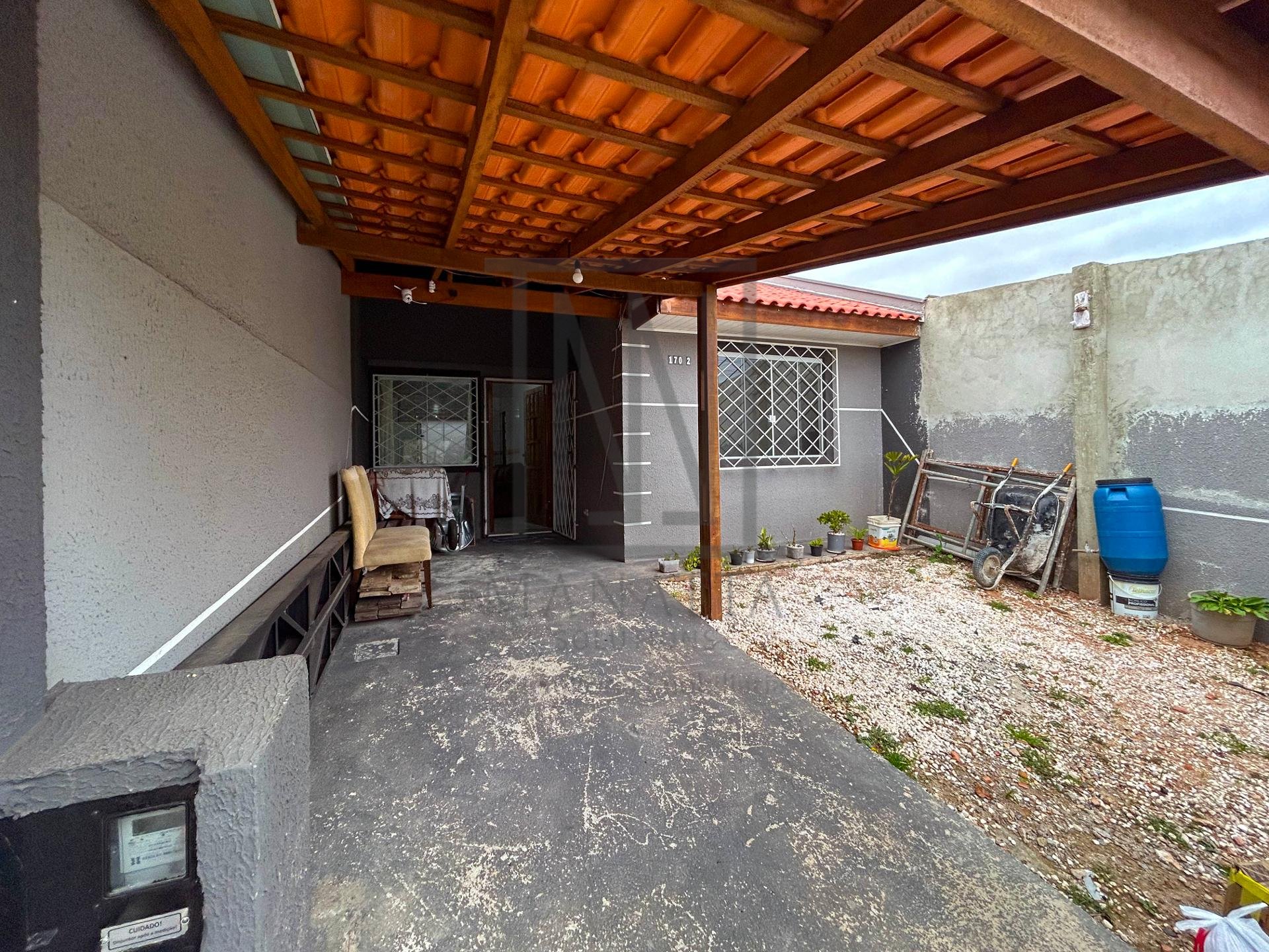 Casa reformada 2 quartos com churrasqueira no Gralha Azul - Fa...