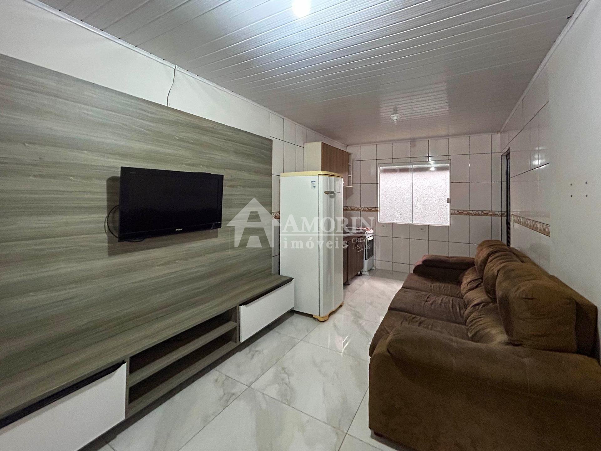 Casa reformada 2 quartos com churrasqueira no Gralha Azul - Fa...