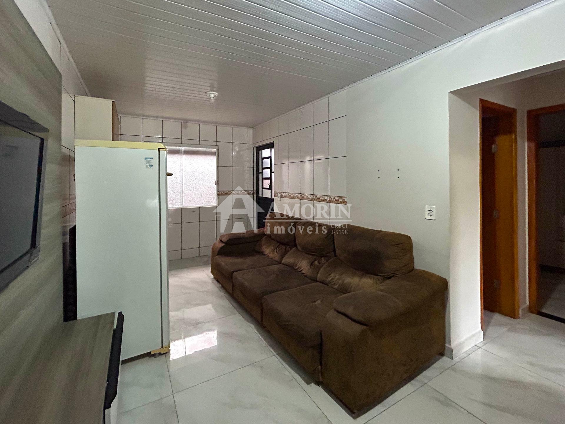 Casa reformada 2 quartos com churrasqueira no Gralha Azul - Fa...