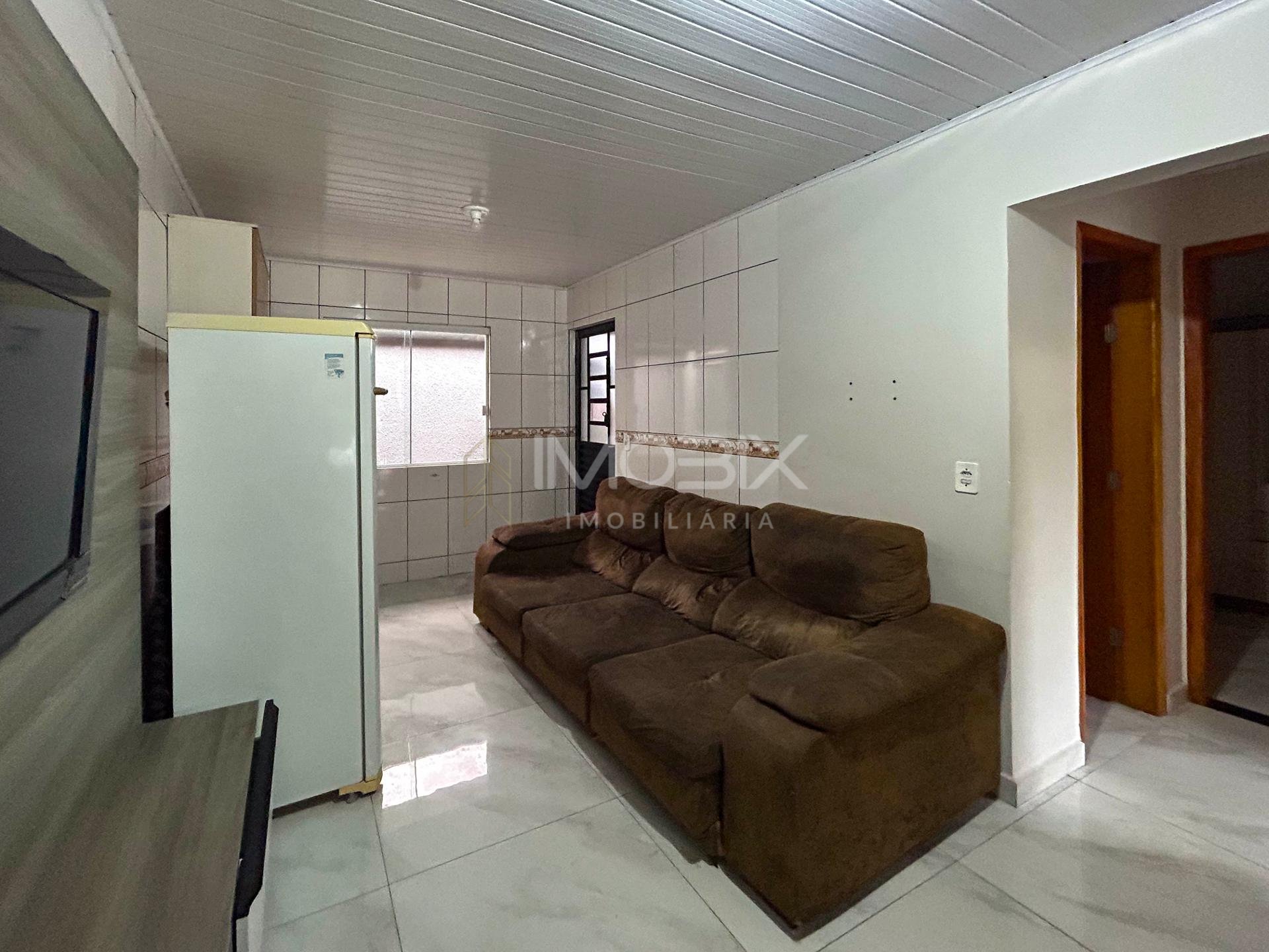 Casa reformada 2 quartos com churrasqueira no Gralha Azul - Fa...