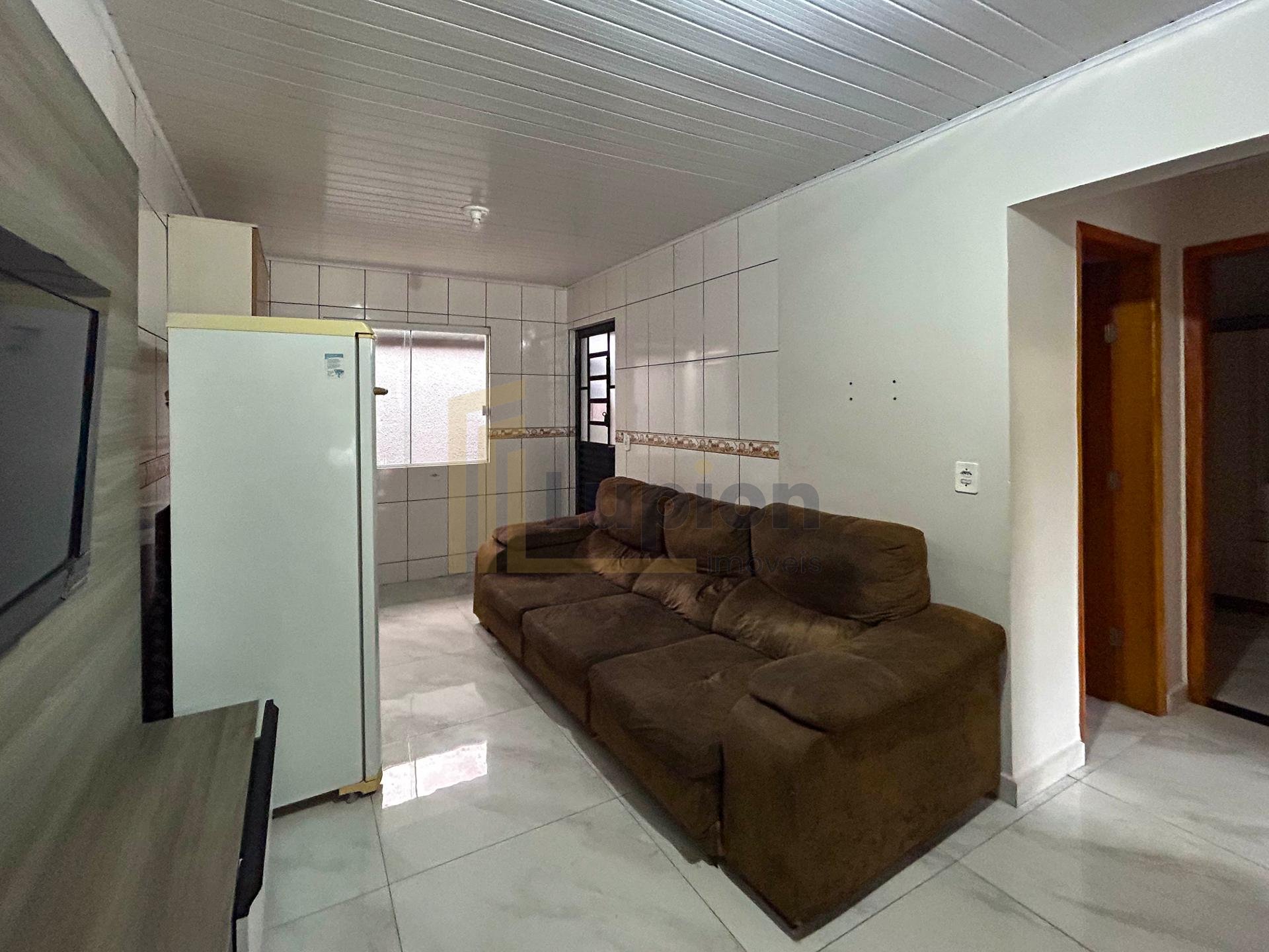 Casa reformada 2 quartos com churrasqueira no Gralha Azul - Fa...