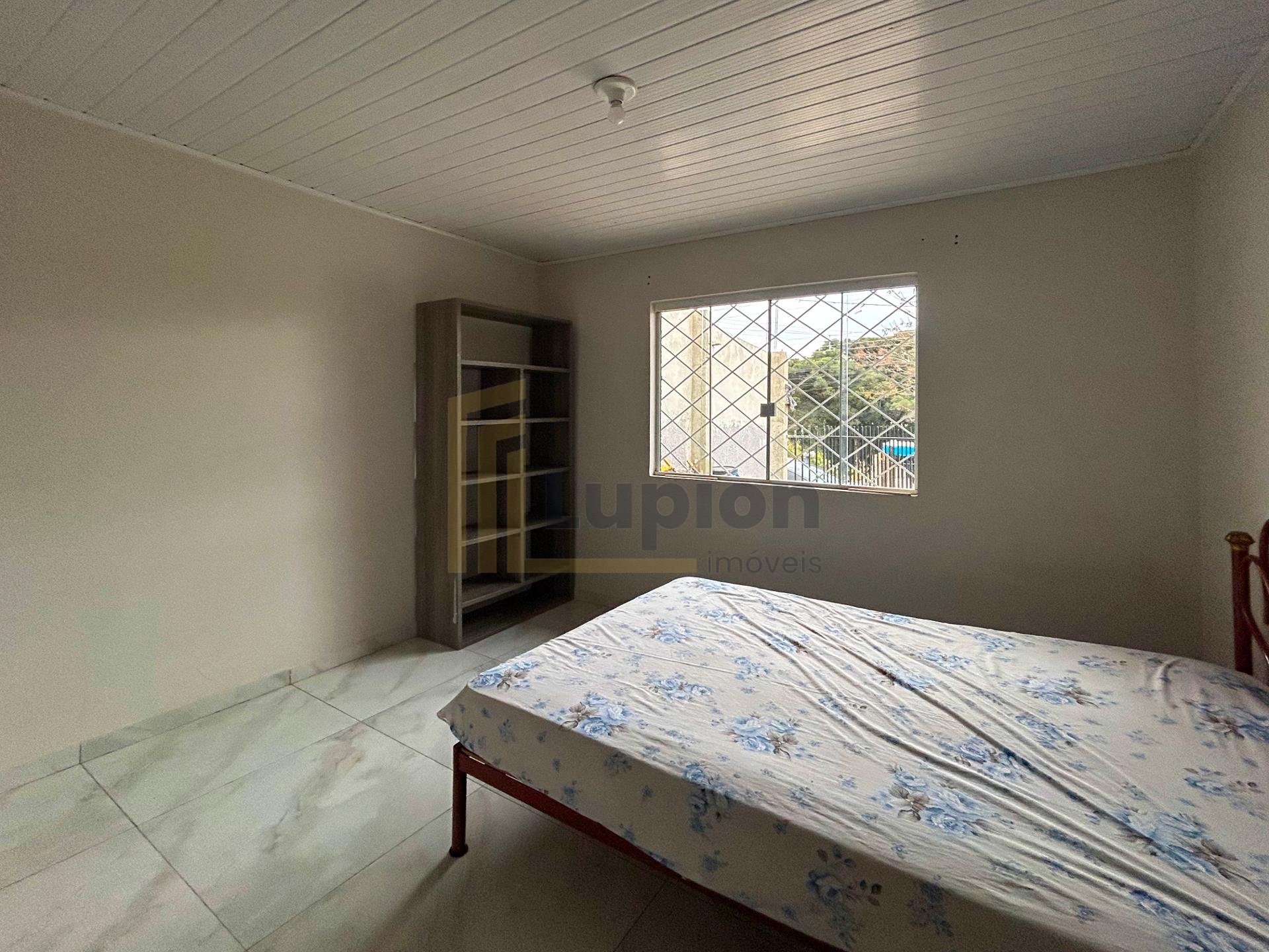Casa reformada 2 quartos com churrasqueira no Gralha Azul - Fa...