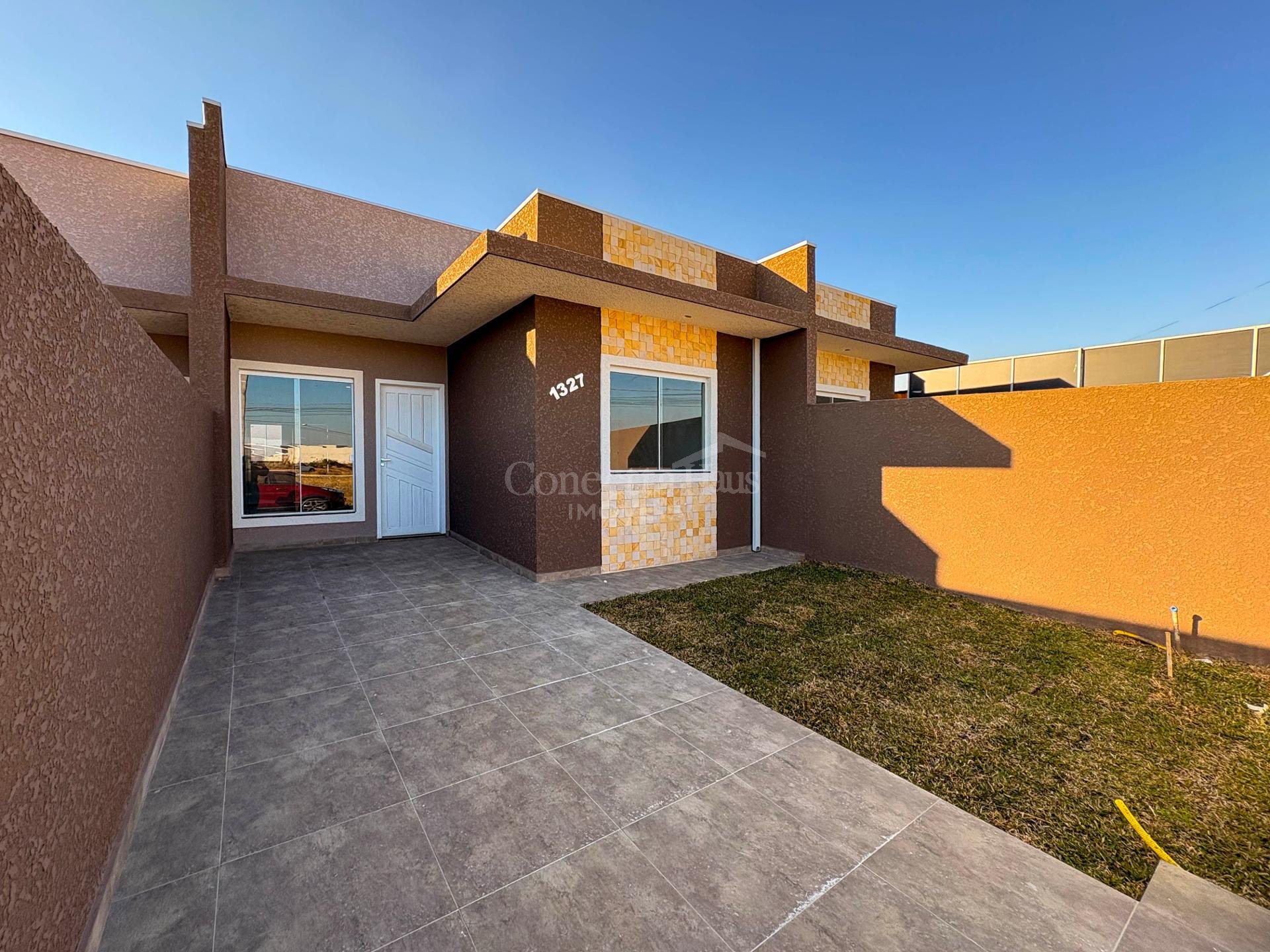 Casa 3 Quartos com Suíte no Gralha Azul  Pronta para Morar