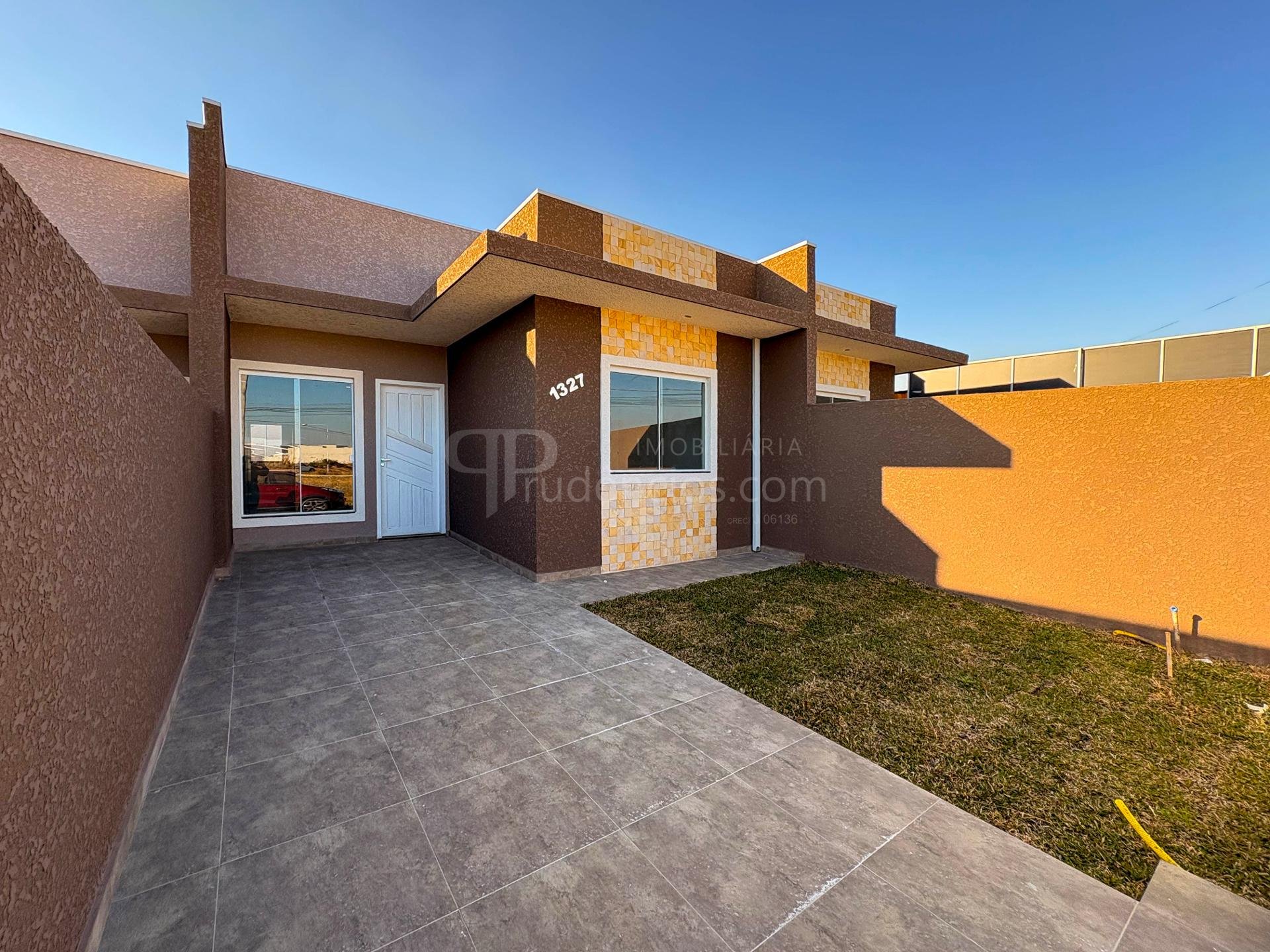 Casa 3 Quartos com Suíte no Gralha Azul  Pronta para Morar