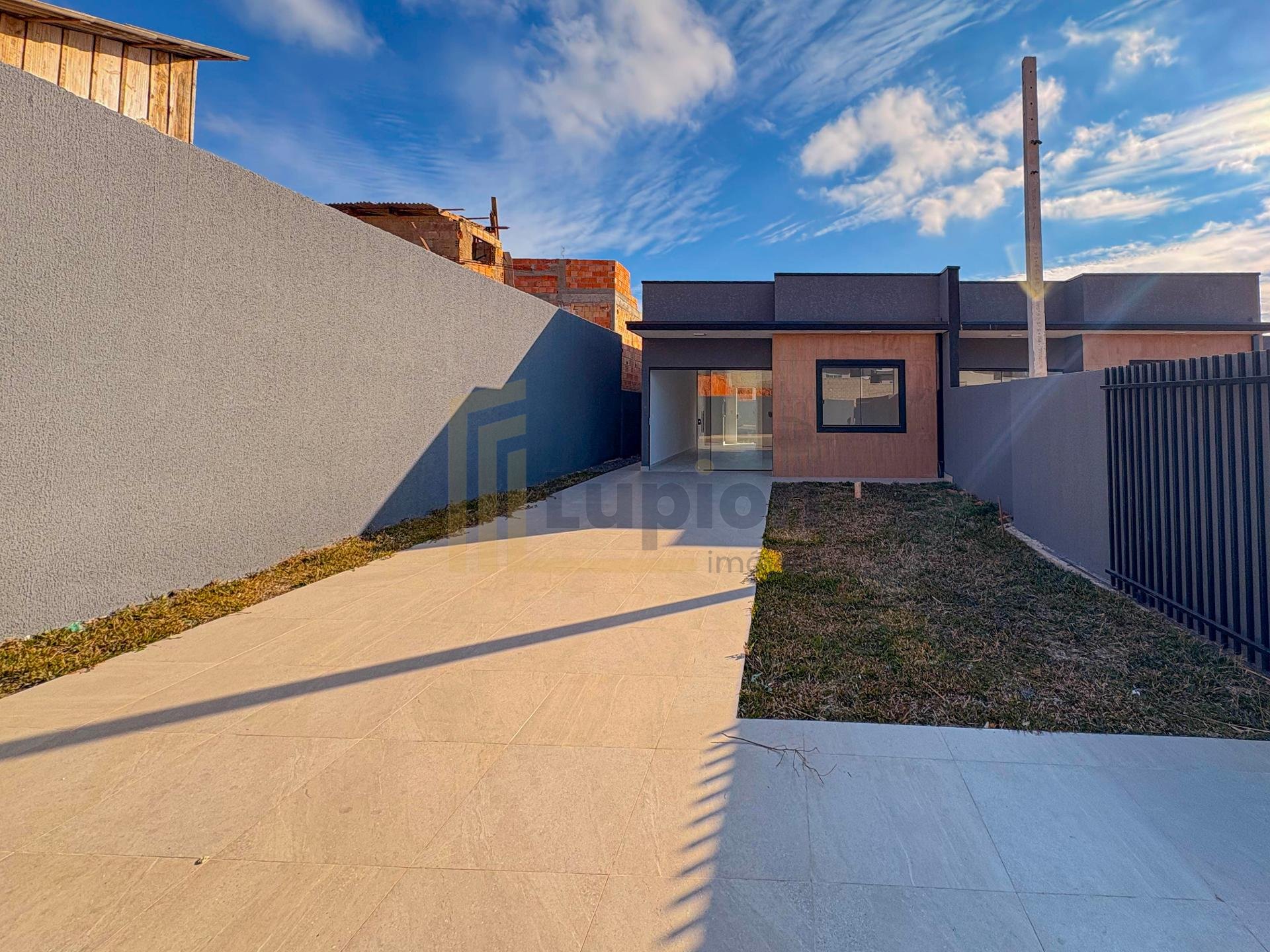 Casa com 3 Quartos e Amplo Terreno no bairro estados, Fazenda ...