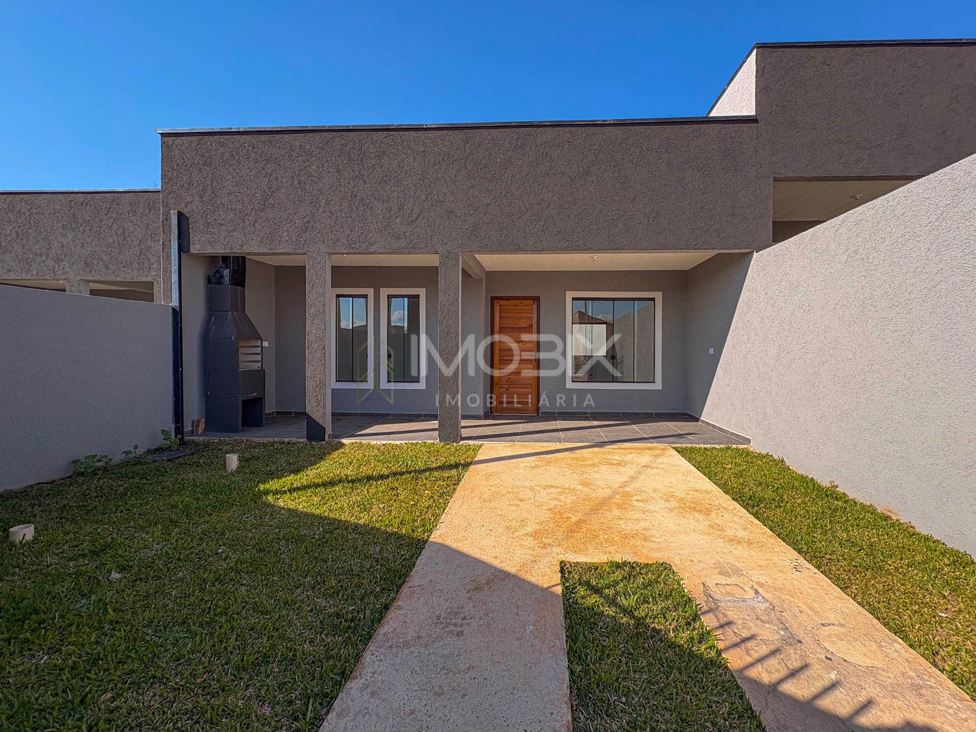 Casa 2 Quartos com Churrasqueira no Bairro Estados, Fazenda R...