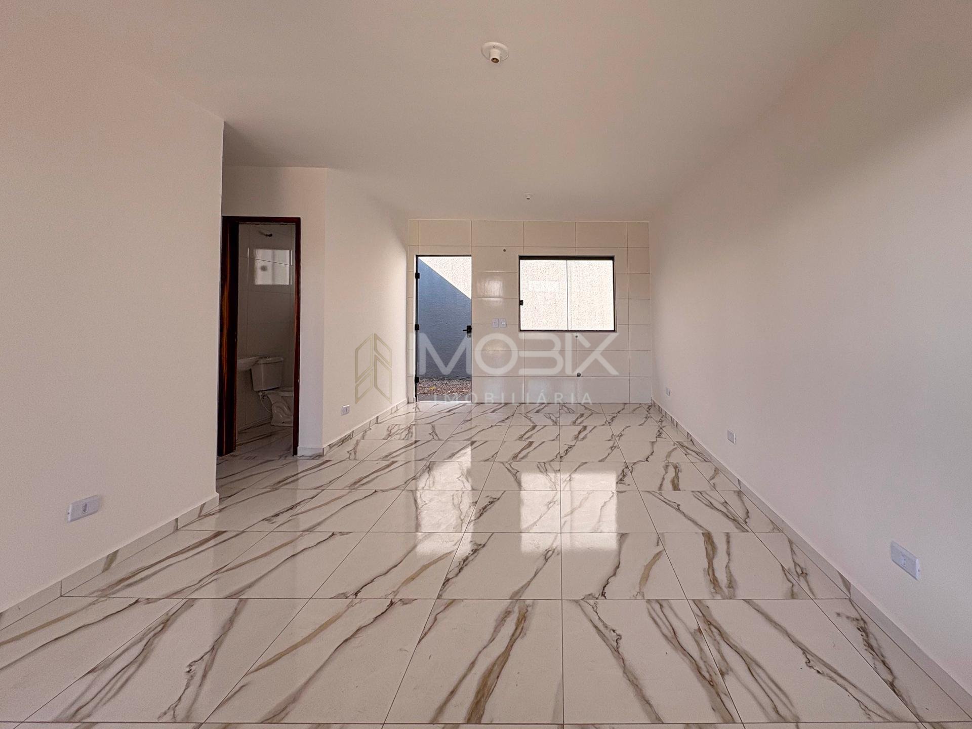 Casa 2 Quartos com Churrasqueira no Bairro Estados, Fazenda R...