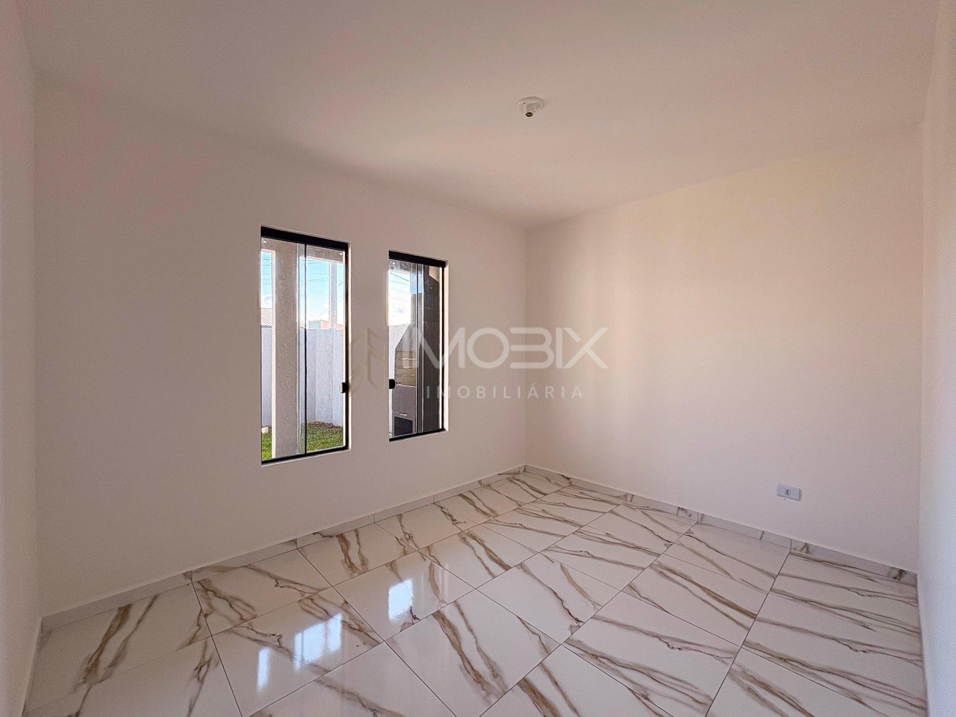 Casa 2 Quartos com Churrasqueira no Bairro Estados, Fazenda R...