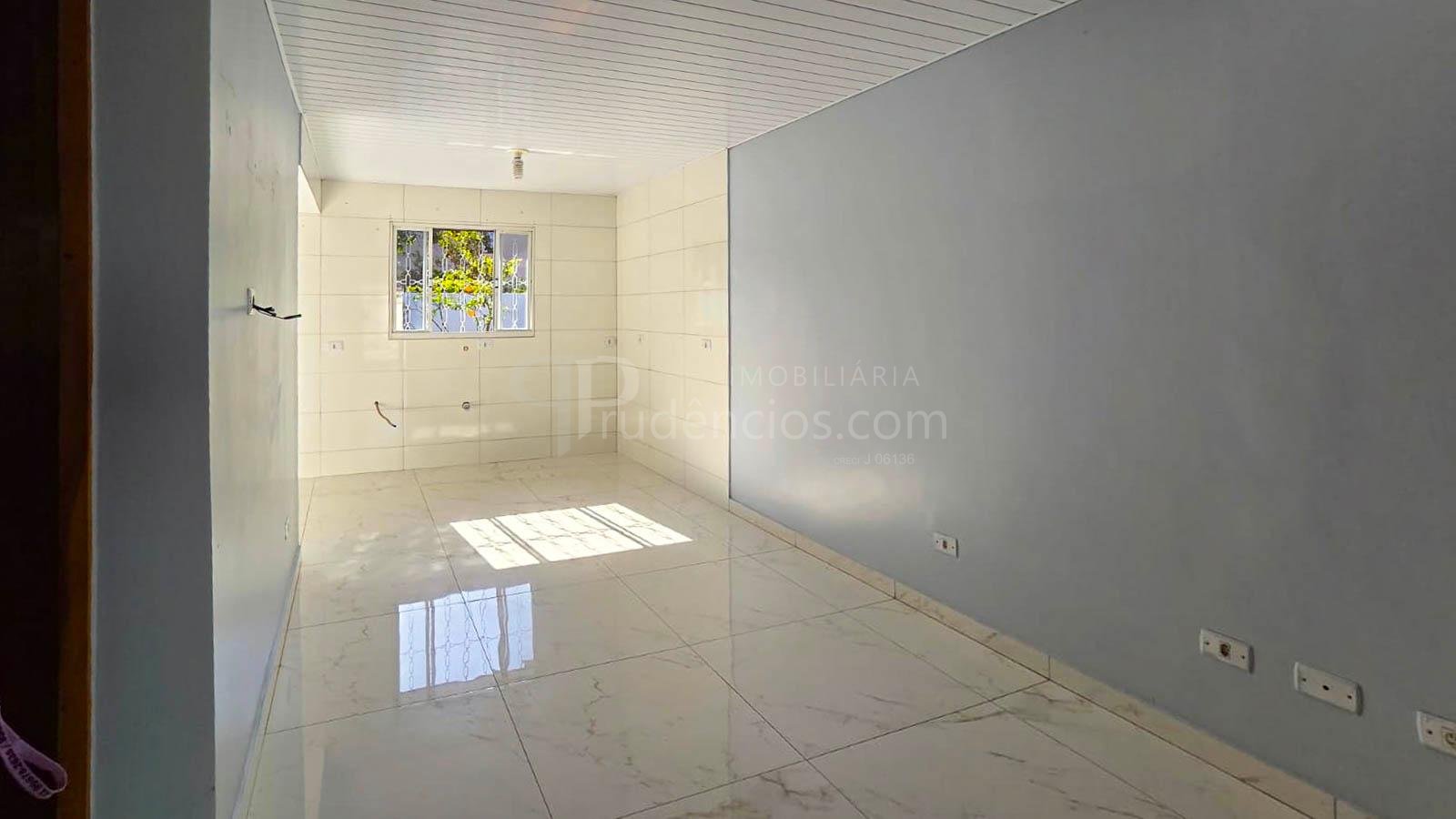 Casa 2 Quartos com Churrasqueira e Garagem Coberta  Fazenda R...