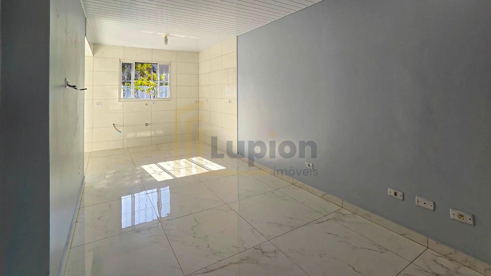 Casa 2 Quartos com Churrasqueira e Garagem Coberta  Fazenda R...