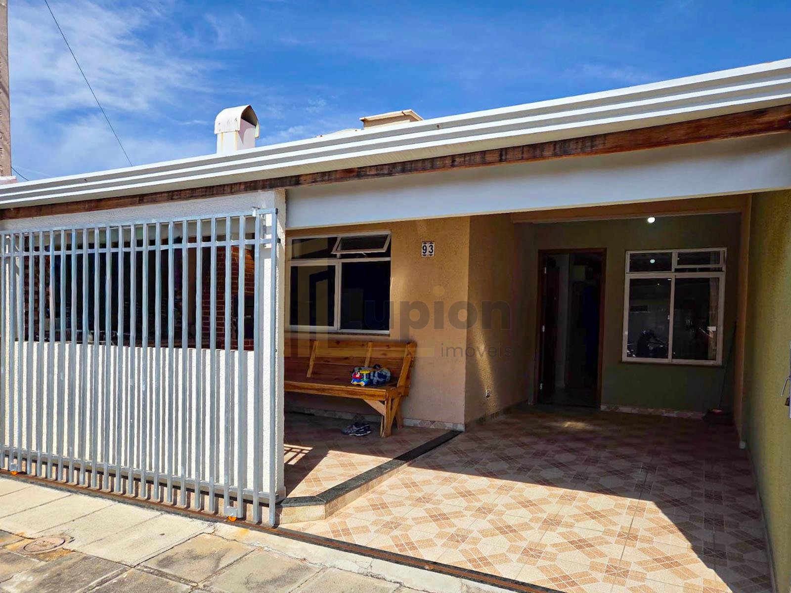 Casa em Condomínio com 2 Quartos e Planejados  Fazenda Rio Gr...