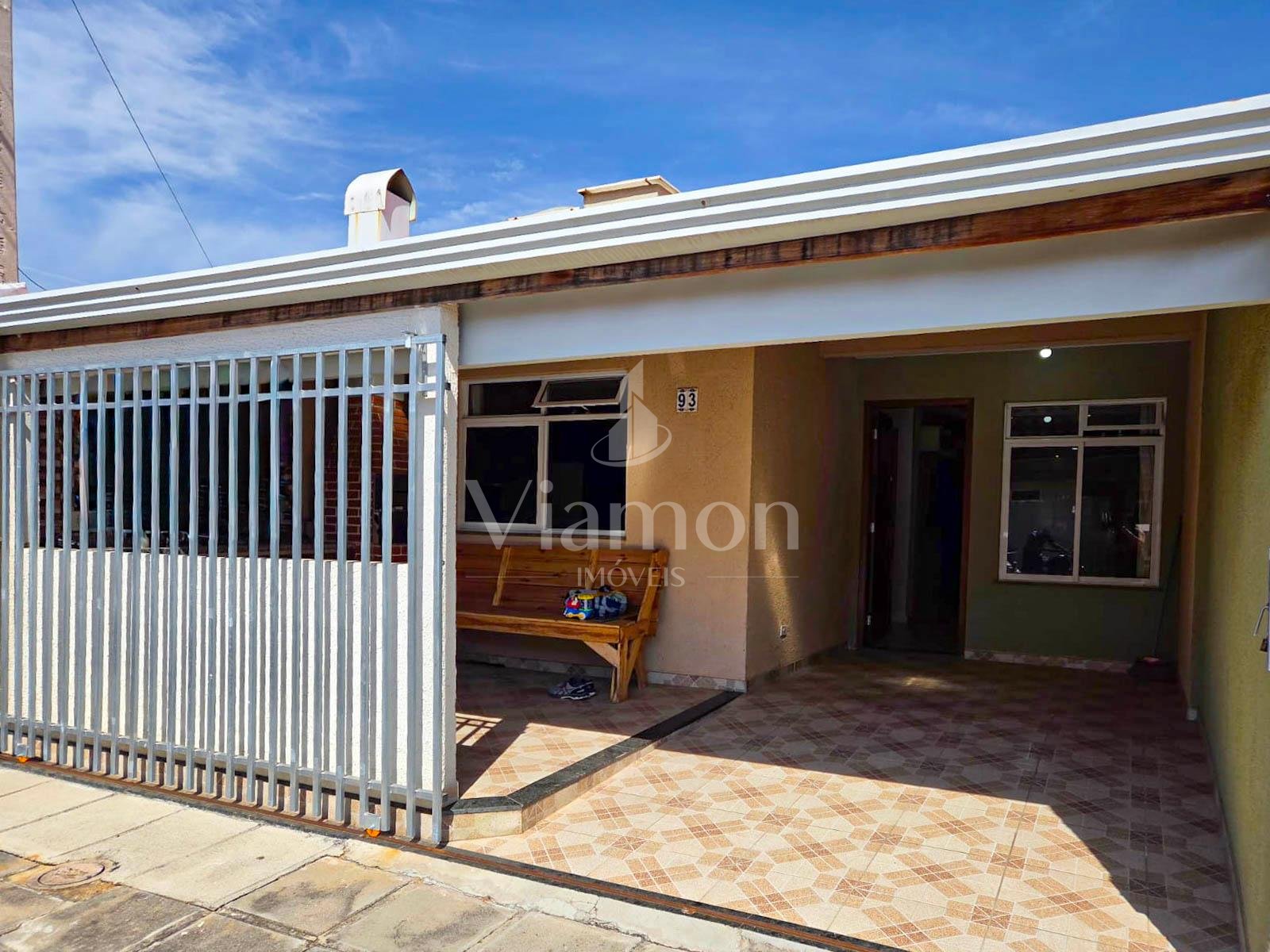 Casa em Condomínio com 2 Quartos e Planejados  Fazenda Rio Gr...
