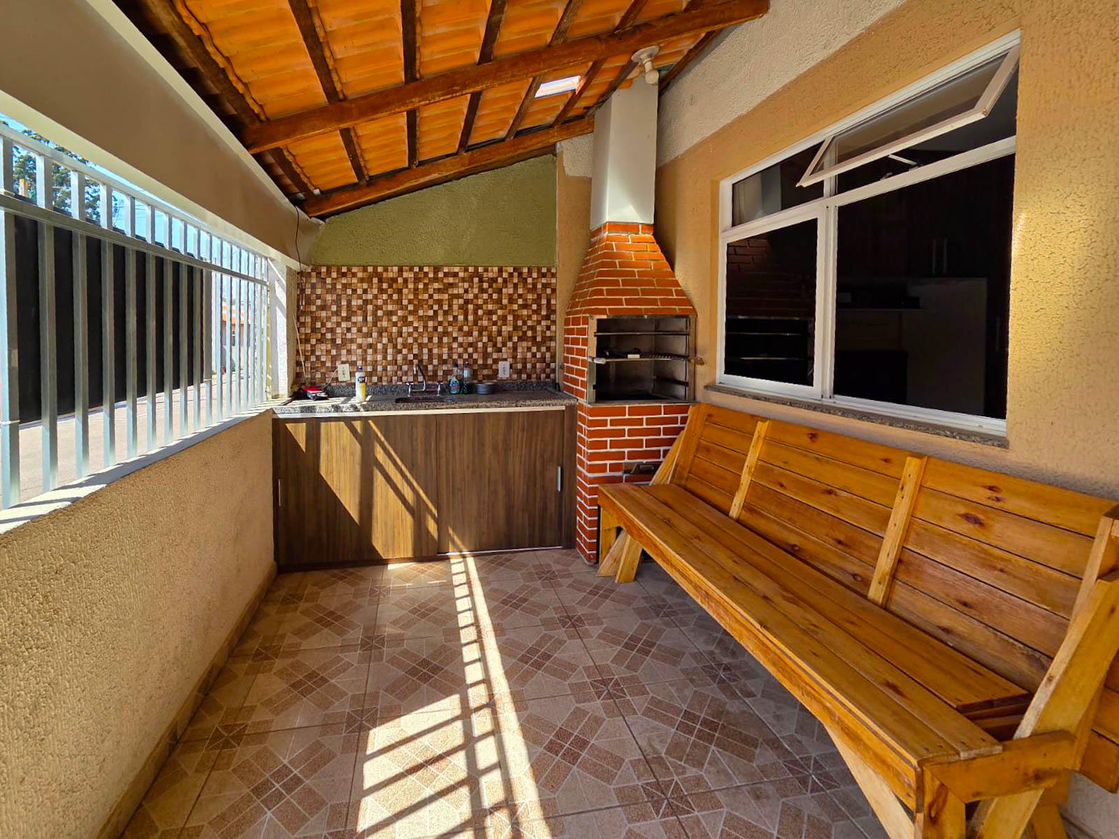 Casa em Condomínio com 2 Quartos e Planejados  Fazenda Rio Gr...