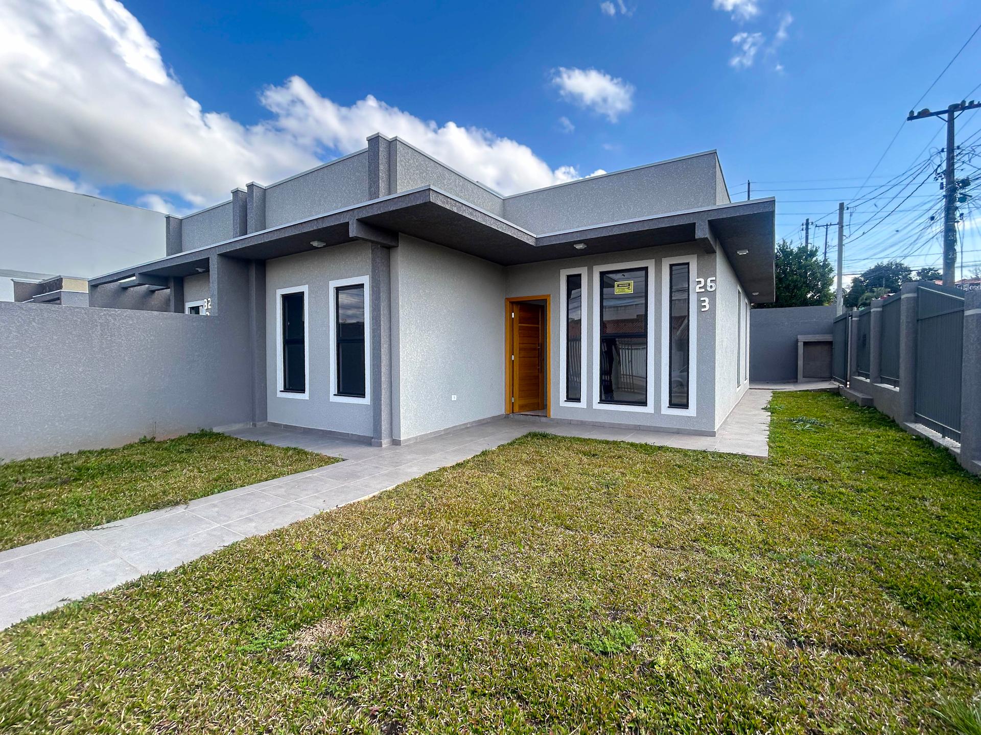 Casa de Esquina com 3 Quartos, Suíte e Churrasqueira  Santa T...