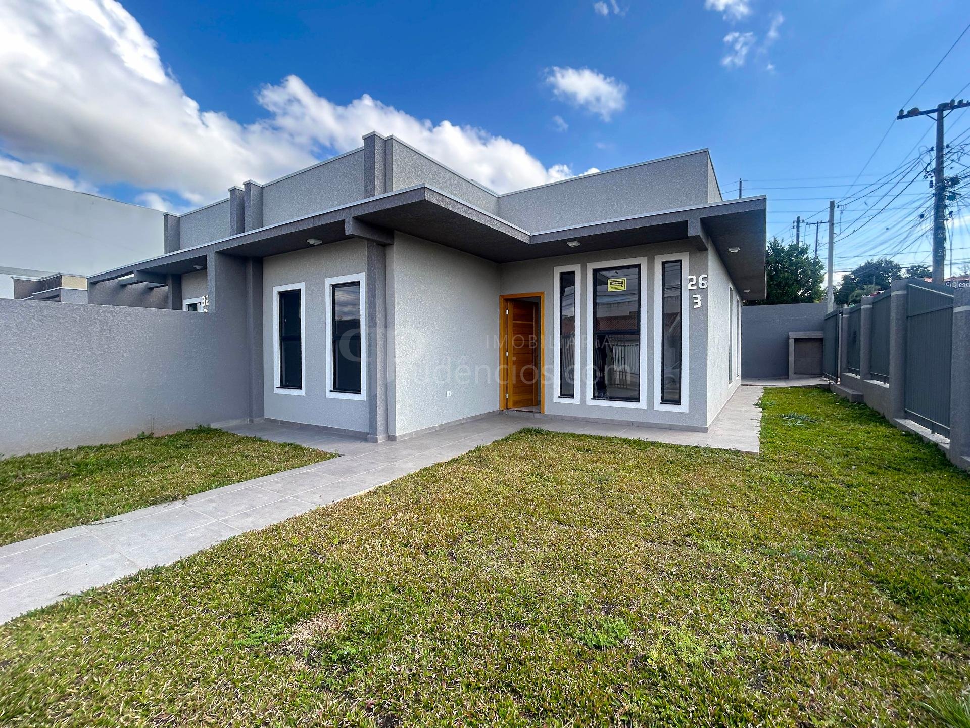 Casa de Esquina com 3 Quartos, Suíte e Churrasqueira  Santa T...