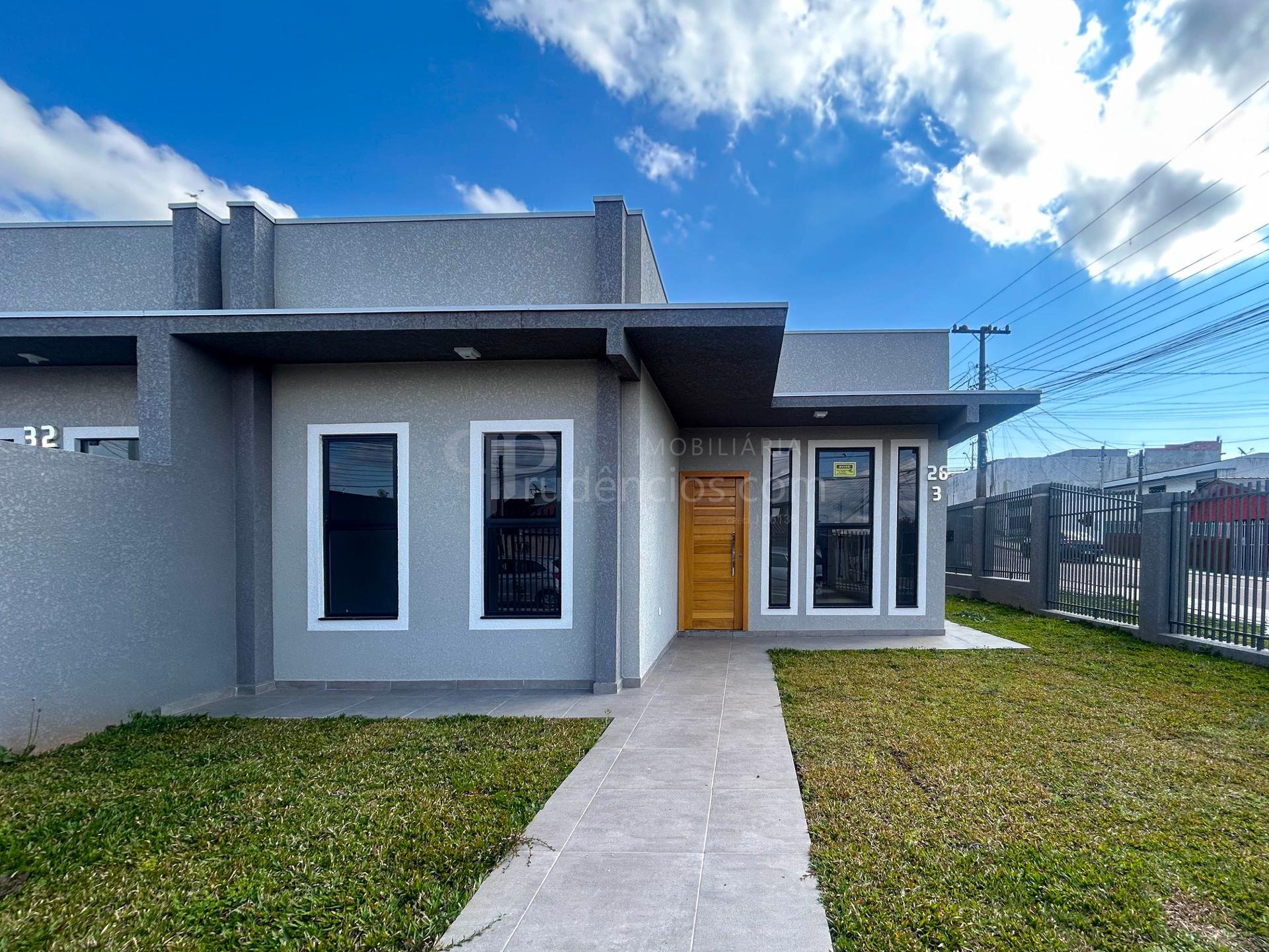 Casa de Esquina com 3 Quartos, Suíte e Churrasqueira  Santa T...