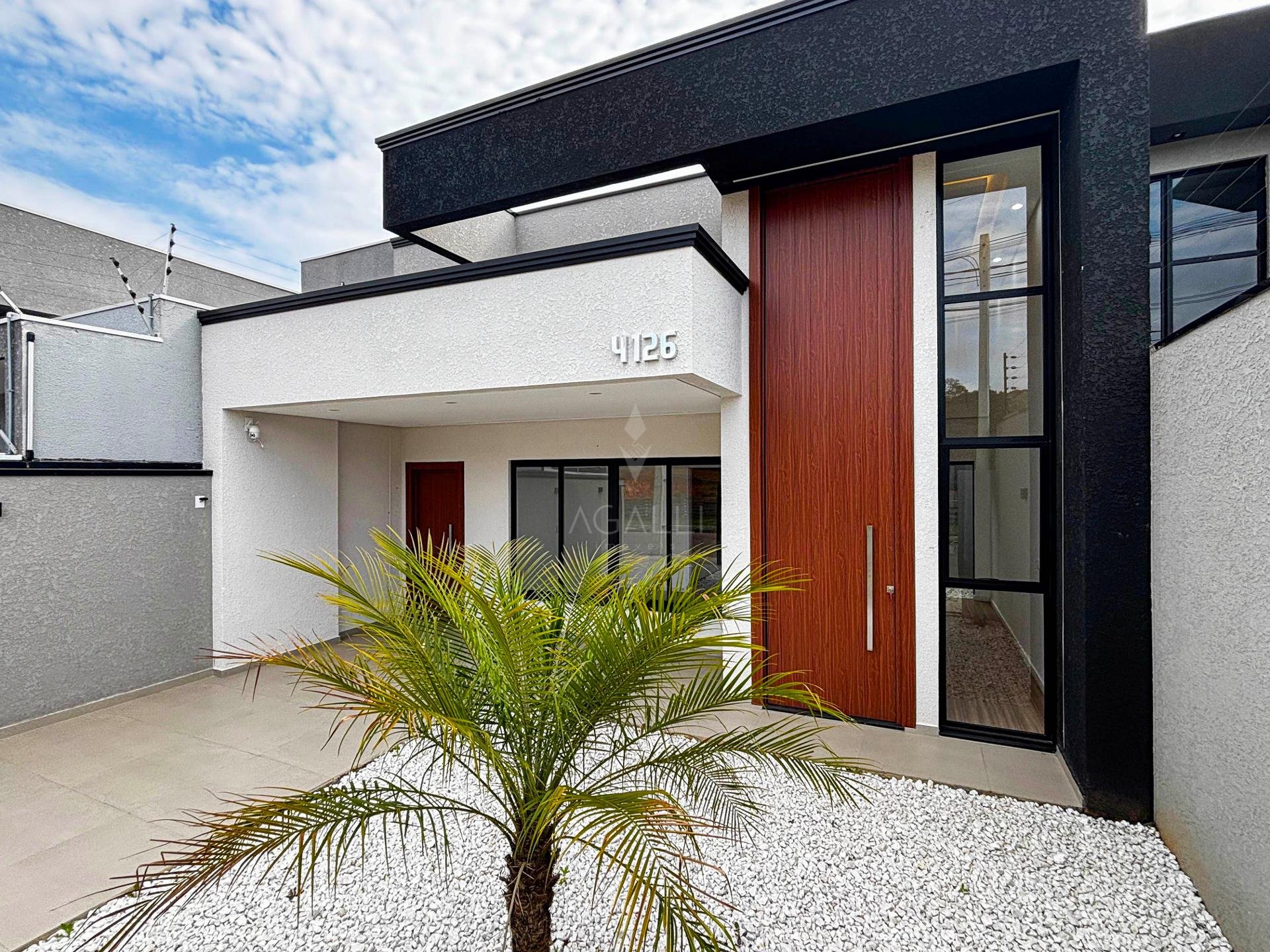 Casa Alto Padrão com Piscina e Design Moderno  Eucaliptos, Fa...