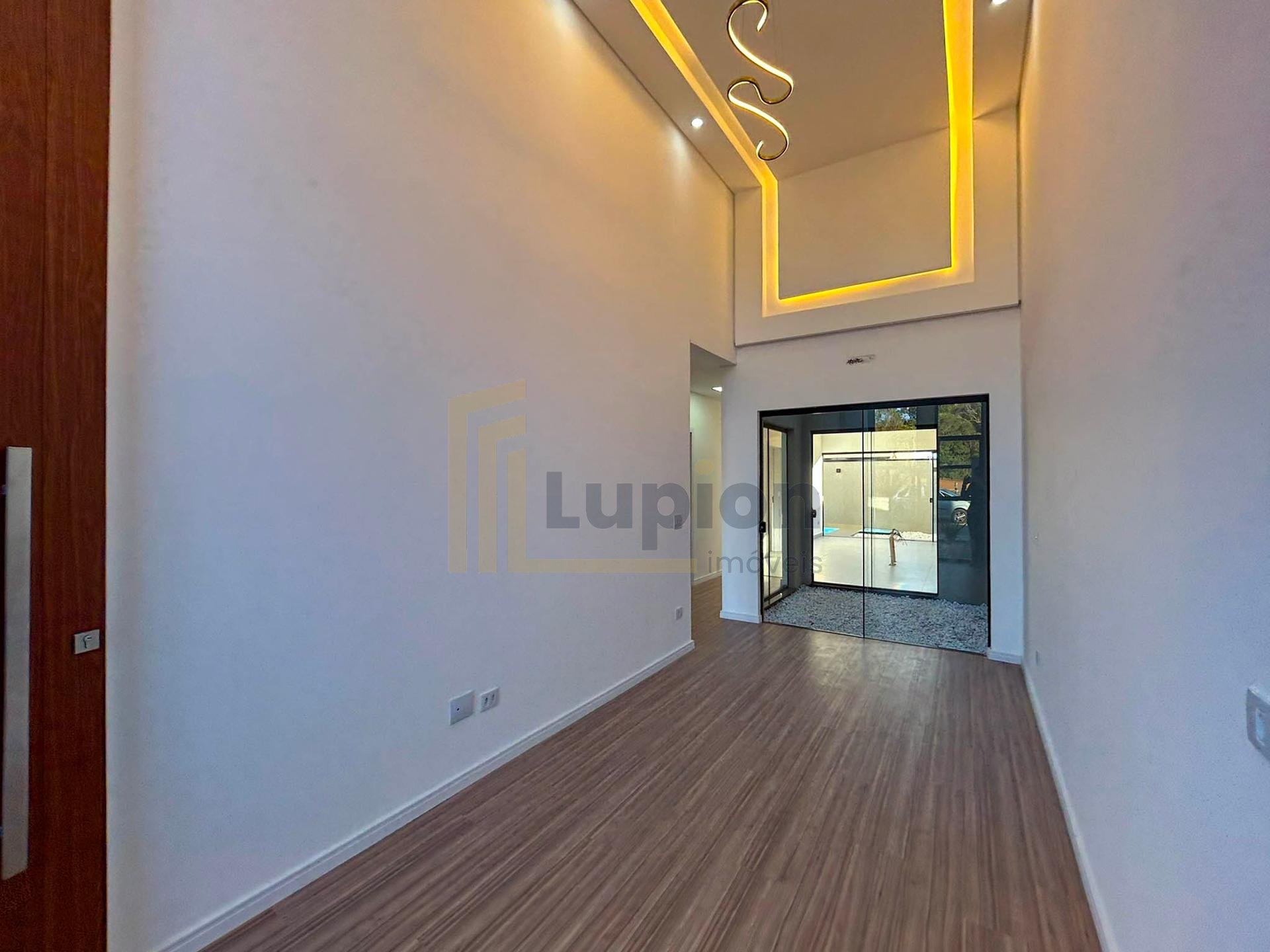 Casa Alto Padrão com Piscina e Design Moderno  Eucaliptos, Fa...