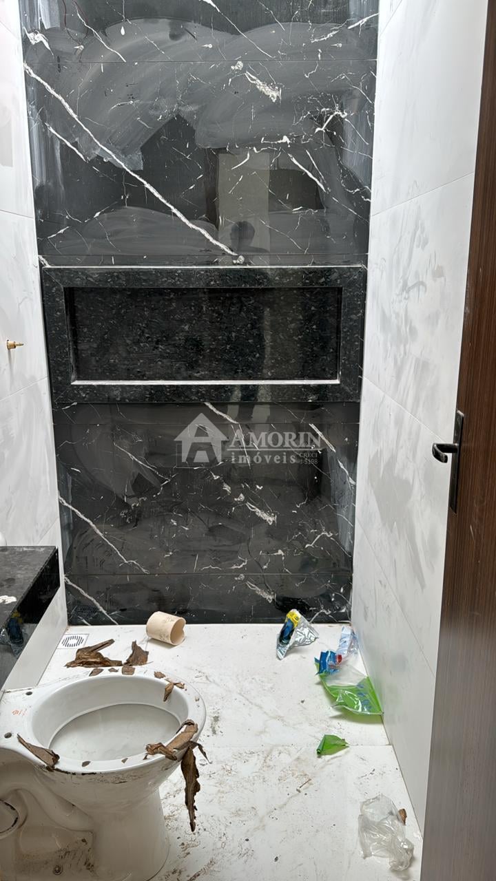 Casa 3 Quartos com Amplo Terreno e Churrasqueira  Veneza, Faz...