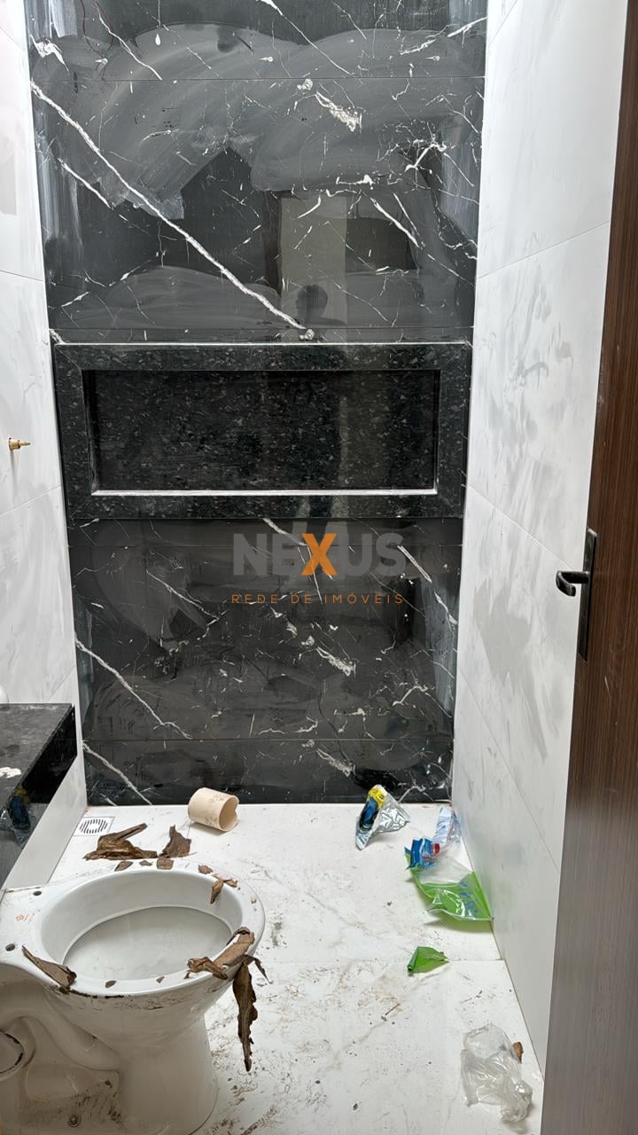 Casa 3 Quartos com Amplo Terreno e Churrasqueira  Veneza, Faz...